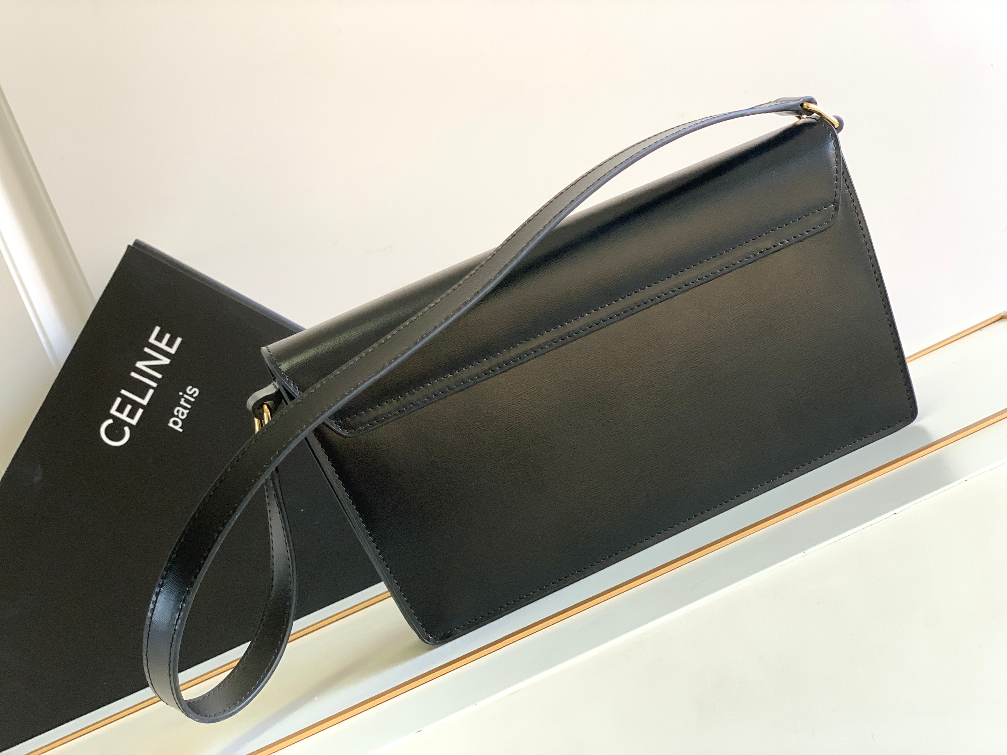 Replica Celine Trapeze Triomphe Bag In Shiny Calfskin Black - Image 4