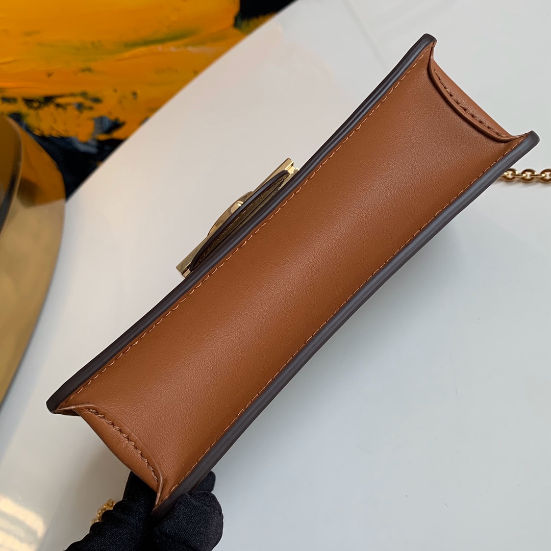 Replica Louis Vuitton Dauphine Chain Wallet M68746 - Image 7