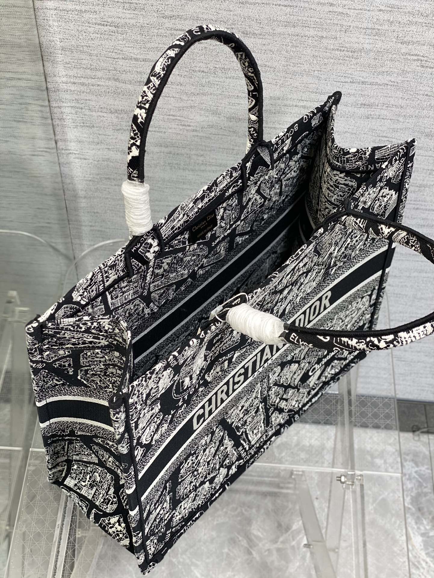 Replica Dior Book Tote Large Black And White Plan De Paris Embroidery M1296Zomp_M993 - Image 4