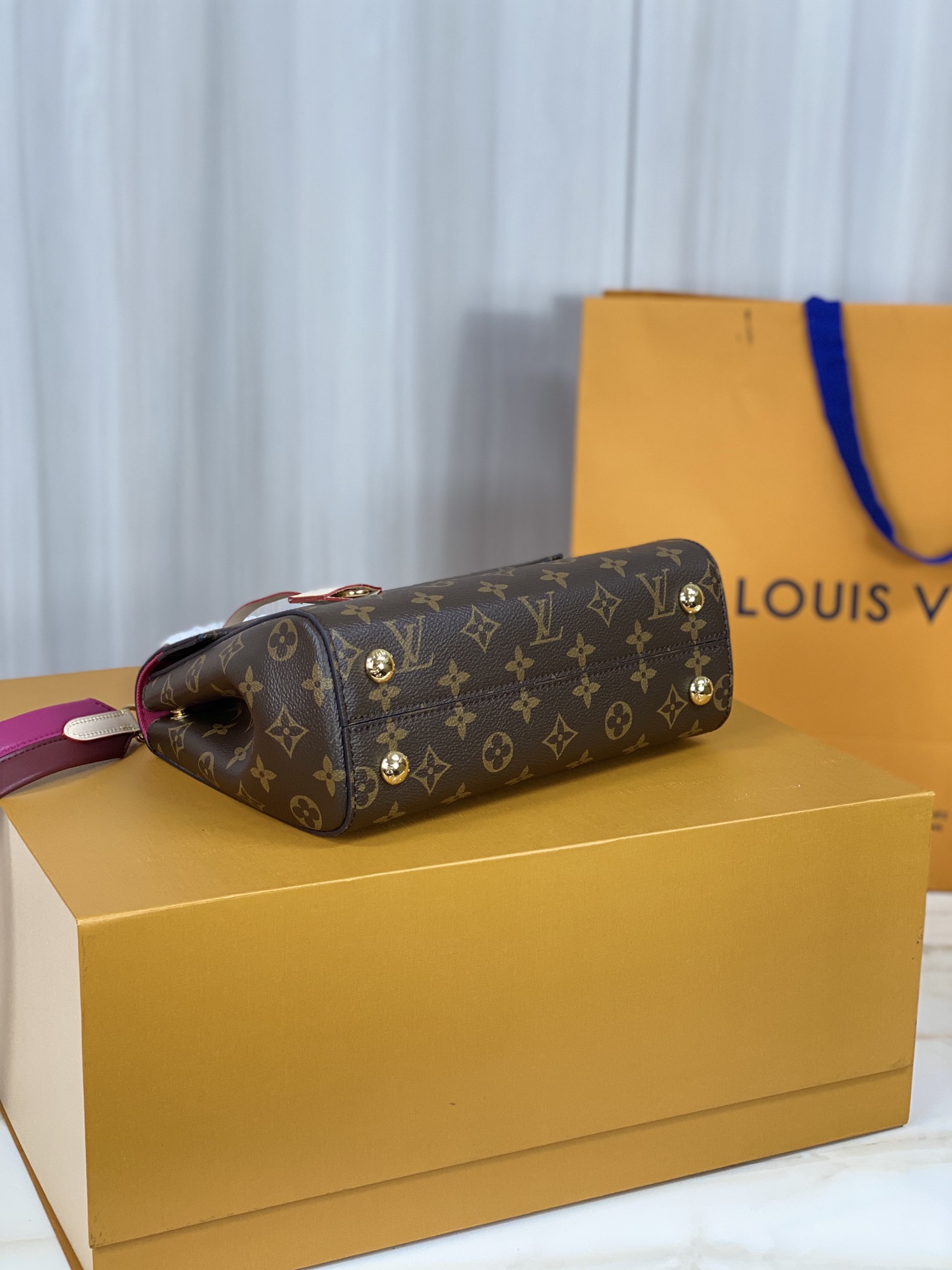 Replica Louis Vuitton Monogram Canvas Cluny Mm M42735 - Image 7
