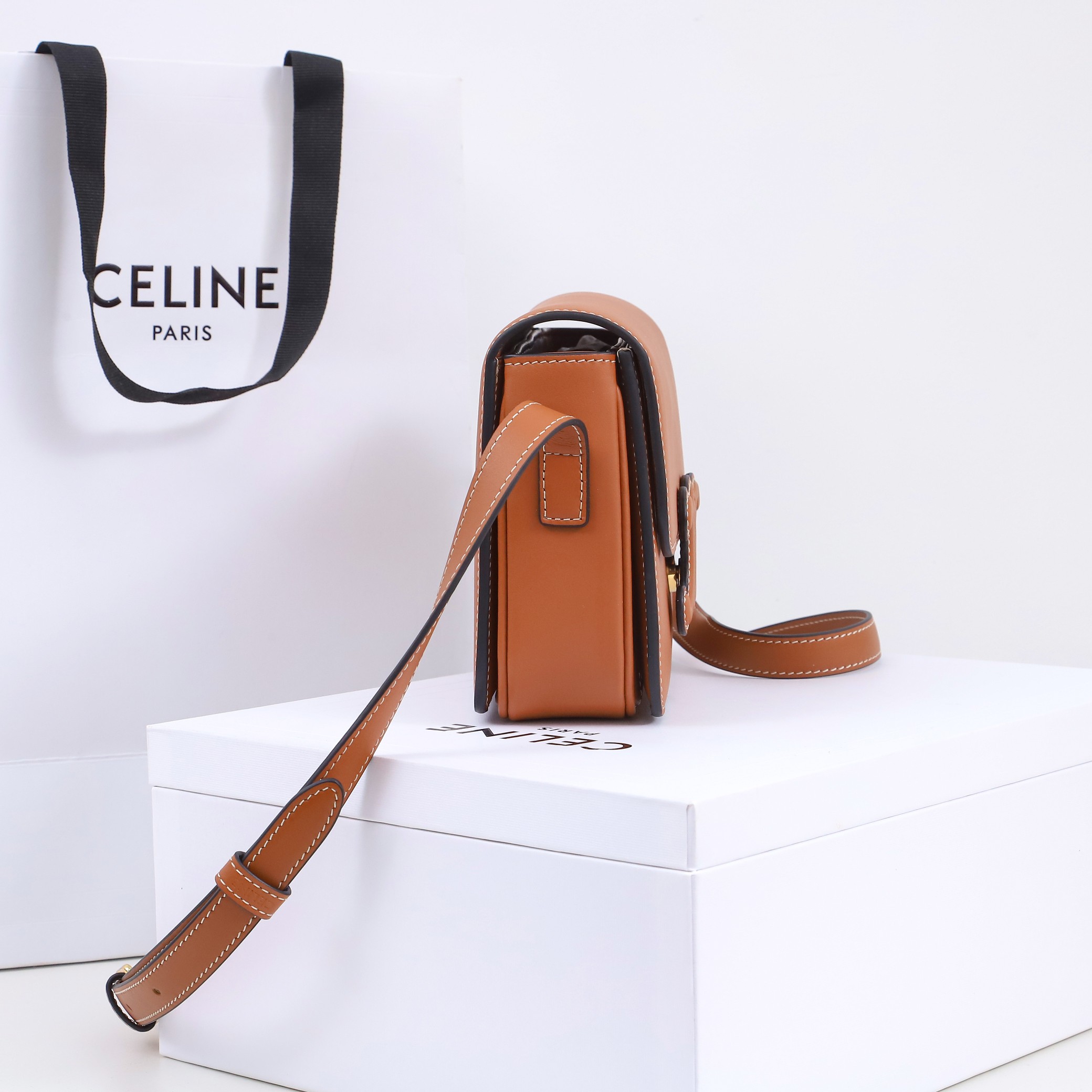 Replica Celine Classique Cuir Triomphe Bag In Natural Calf Skin - Image 7