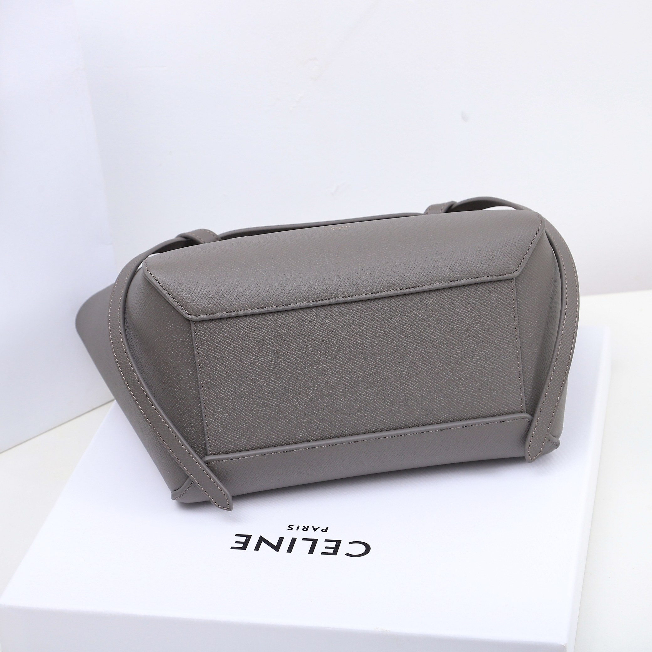 Replica Celine Luggage Handbag In Drummed Calfskin 189023 - Image 9