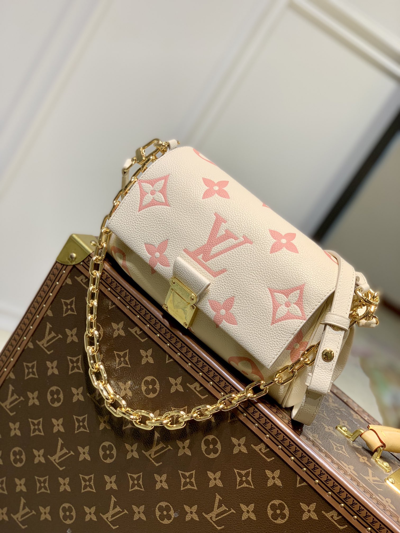 Replica Louis Vuitton Favorite M46393
