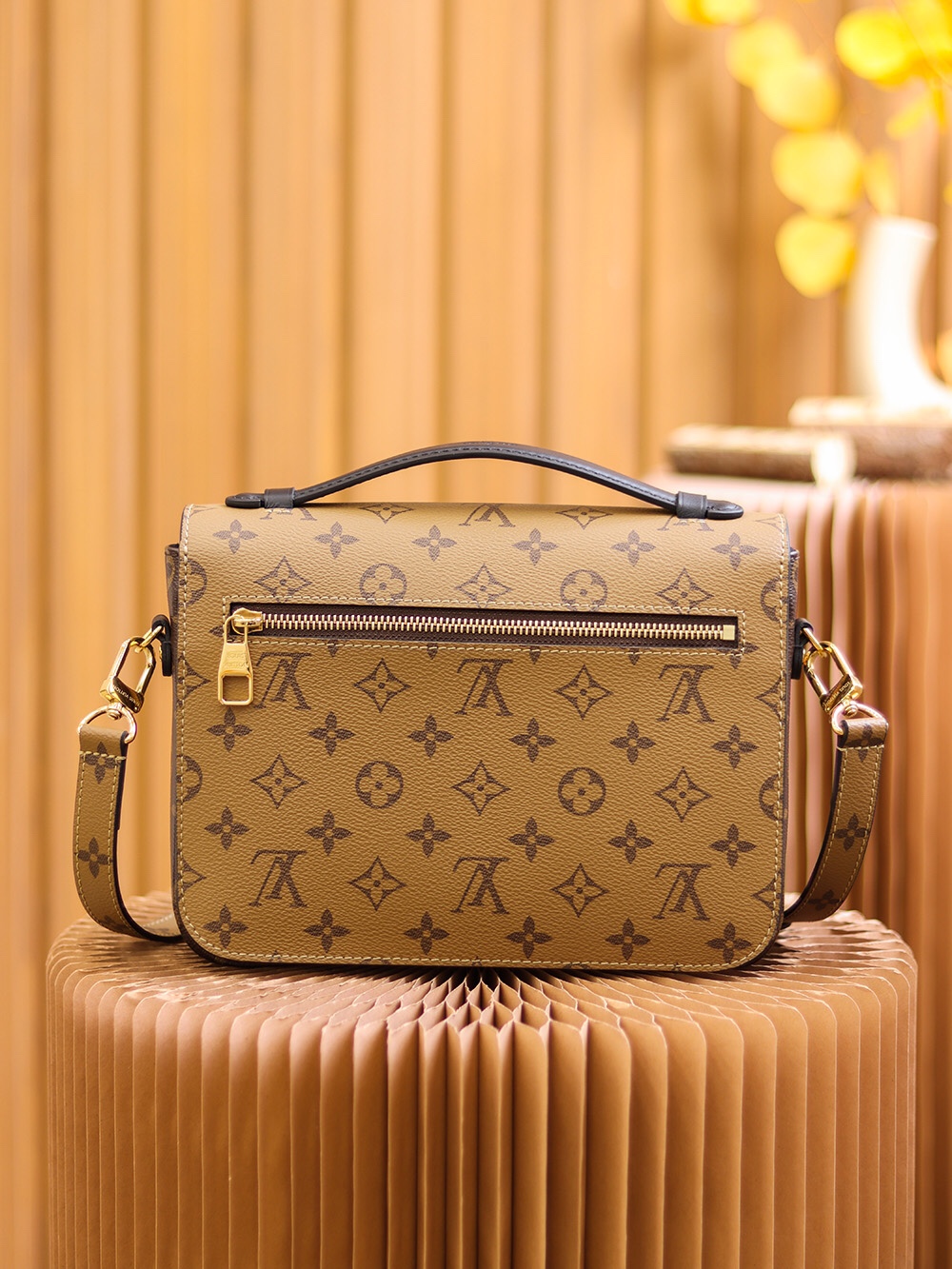 Replica Louis Vuitton Pochette Metis East West M44876 - Image 5