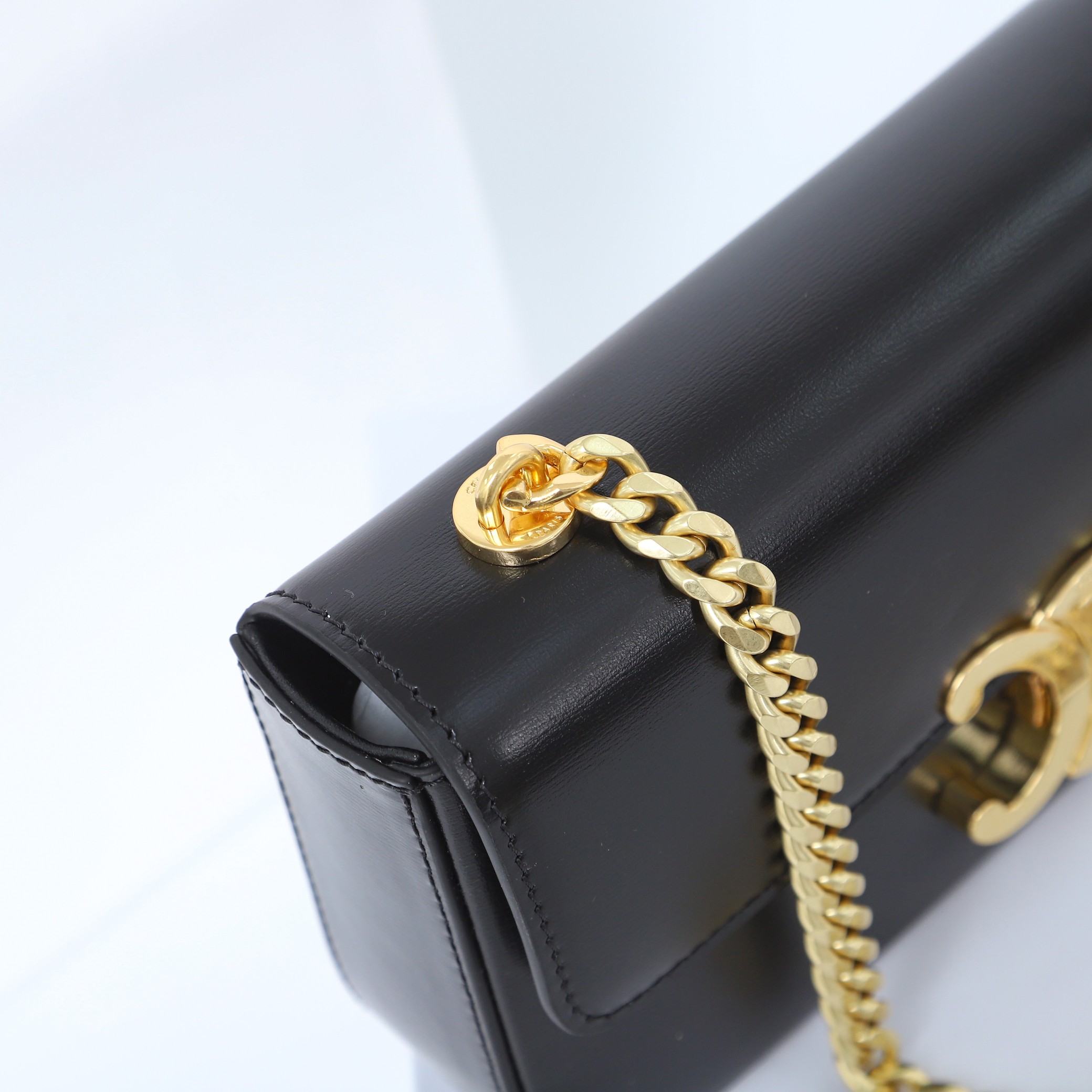 Replica Celine Chain Shoulder Bag Triomphe In Shiny Calfskin Gold - Image 3
