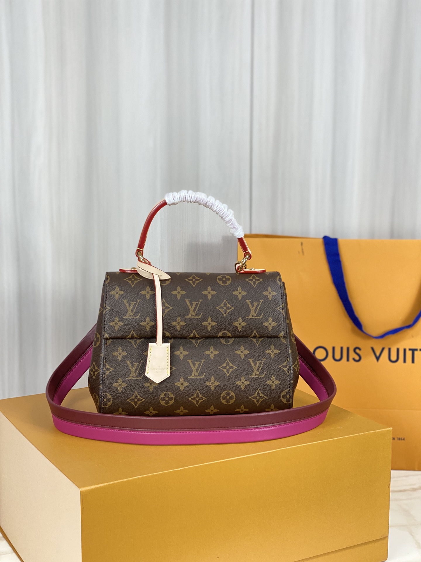 Replica Louis Vuitton Monogram Canvas Cluny Mm M42735