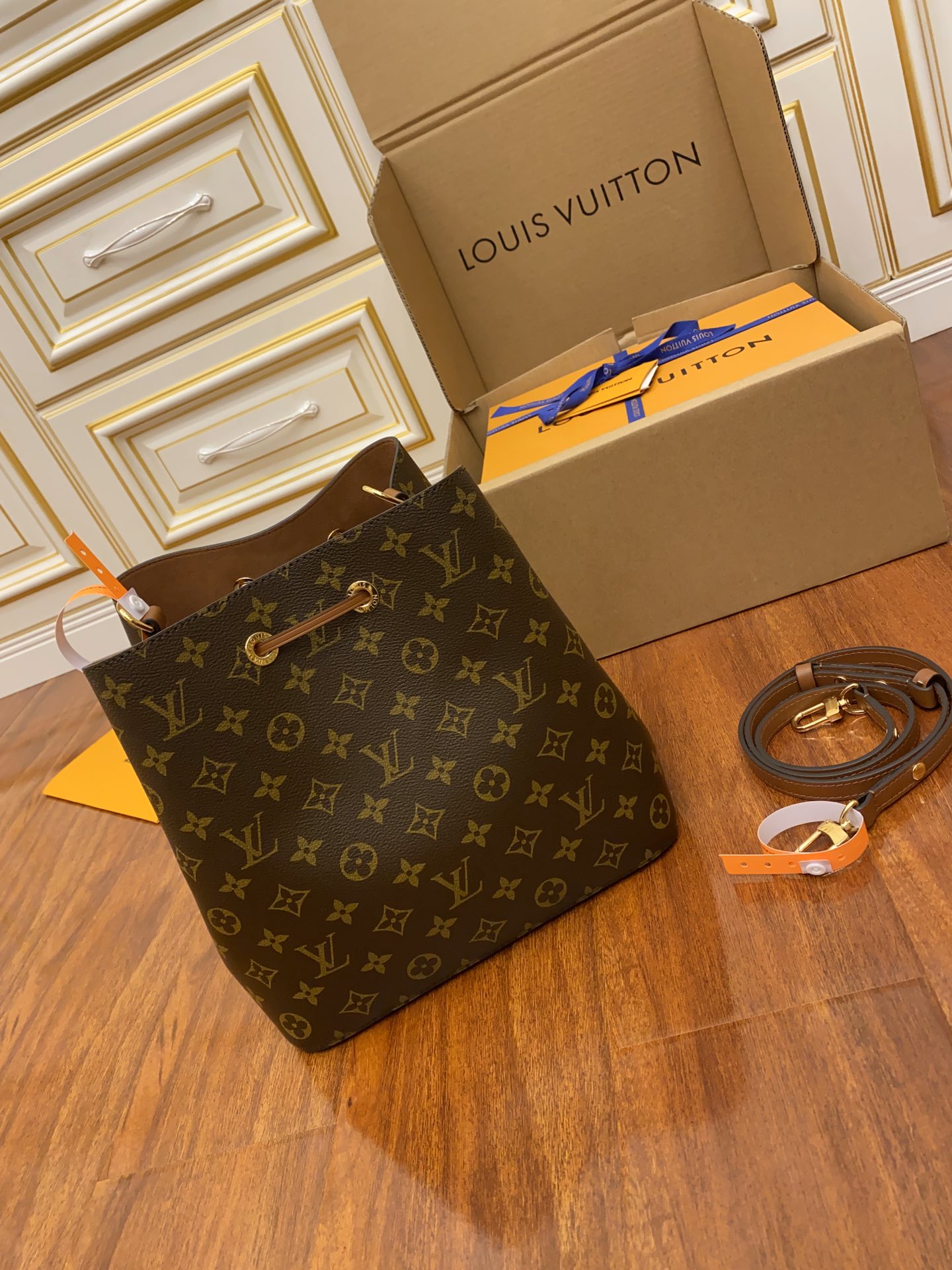 Replica Louis Vuitton Neonoe Mm M44887 - Image 2