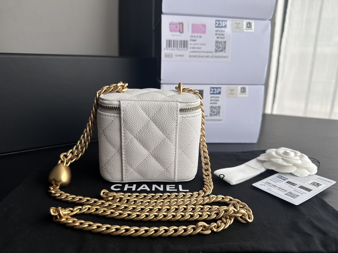 Replica Chanel Clutch With Chain Grained Calfskin & Gold-Tone Metal White Ap3203 - Image 7