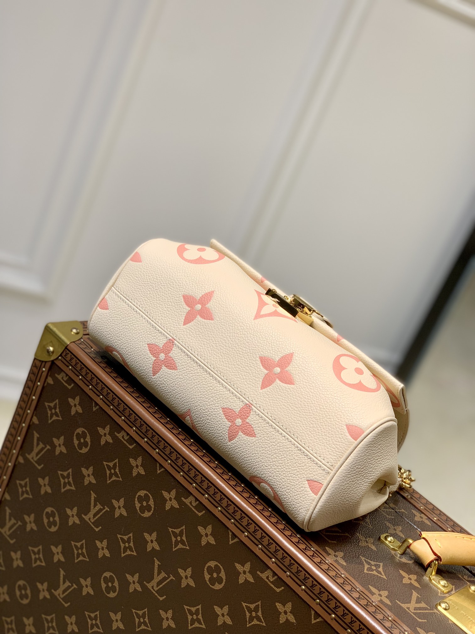 Replica Louis Vuitton Favorite M46393 - Image 4