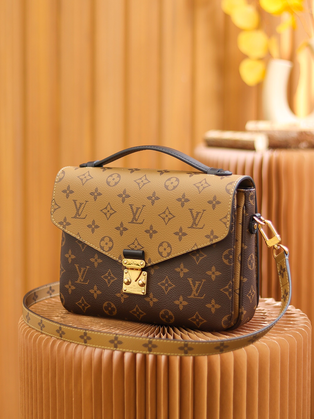 Replica Louis Vuitton Pochette Metis East West M44876 - Image 6