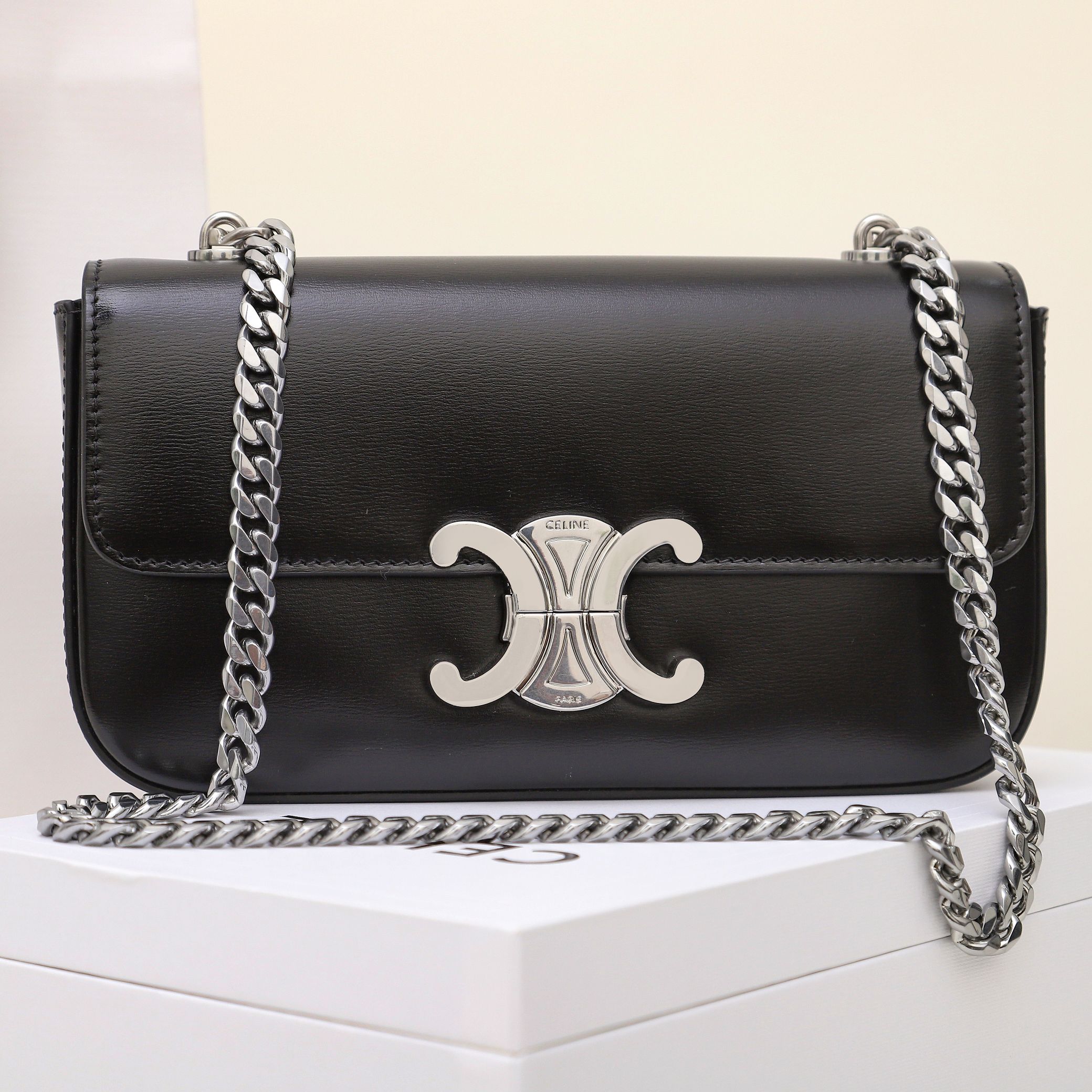 Replica Celine Chain Shoulder Bag Triomphe In Shiny Calfskin Sliver - Image 8