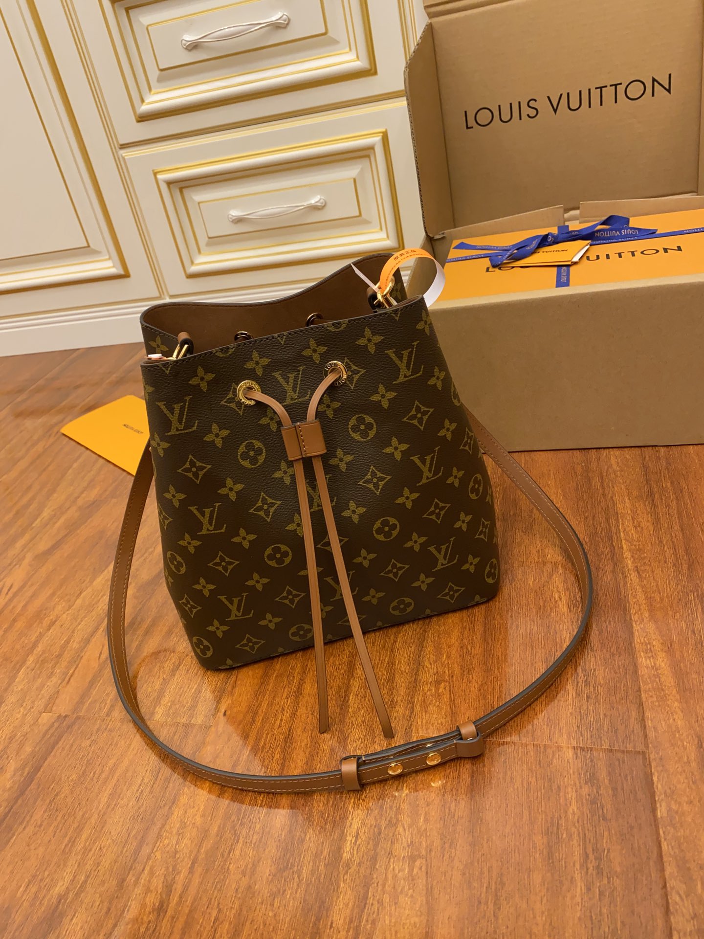 Replica Louis Vuitton Neonoe Mm M44887