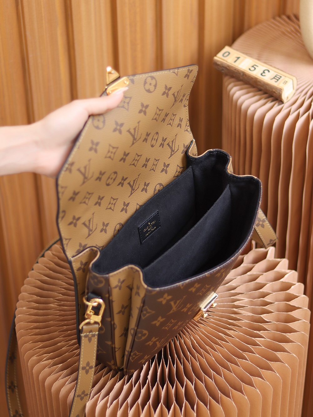 Replica Louis Vuitton Pochette Metis East West M44876 - Image 9