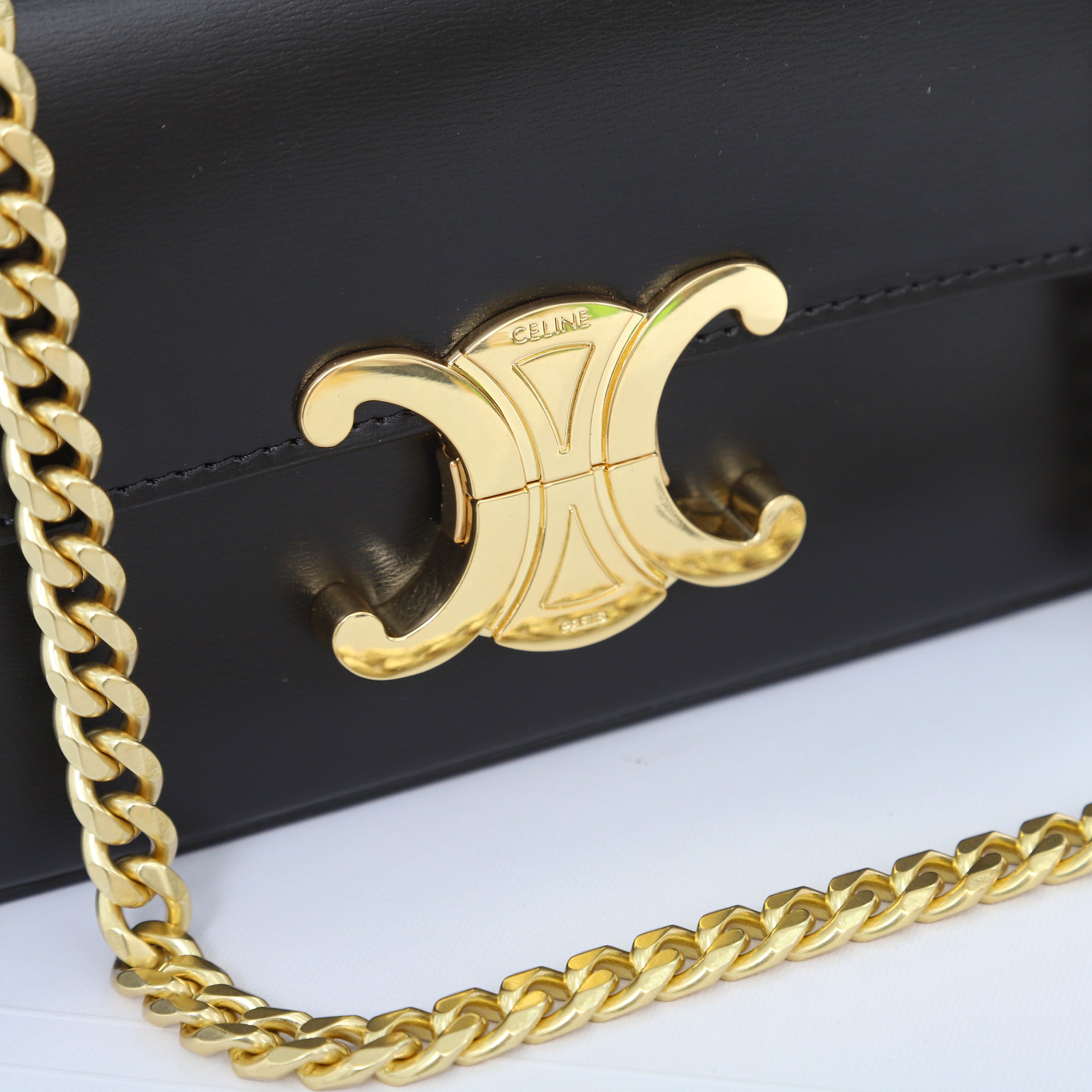 Replica Celine Chain Shoulder Bag Triomphe In Shiny Calfskin Gold - Image 6