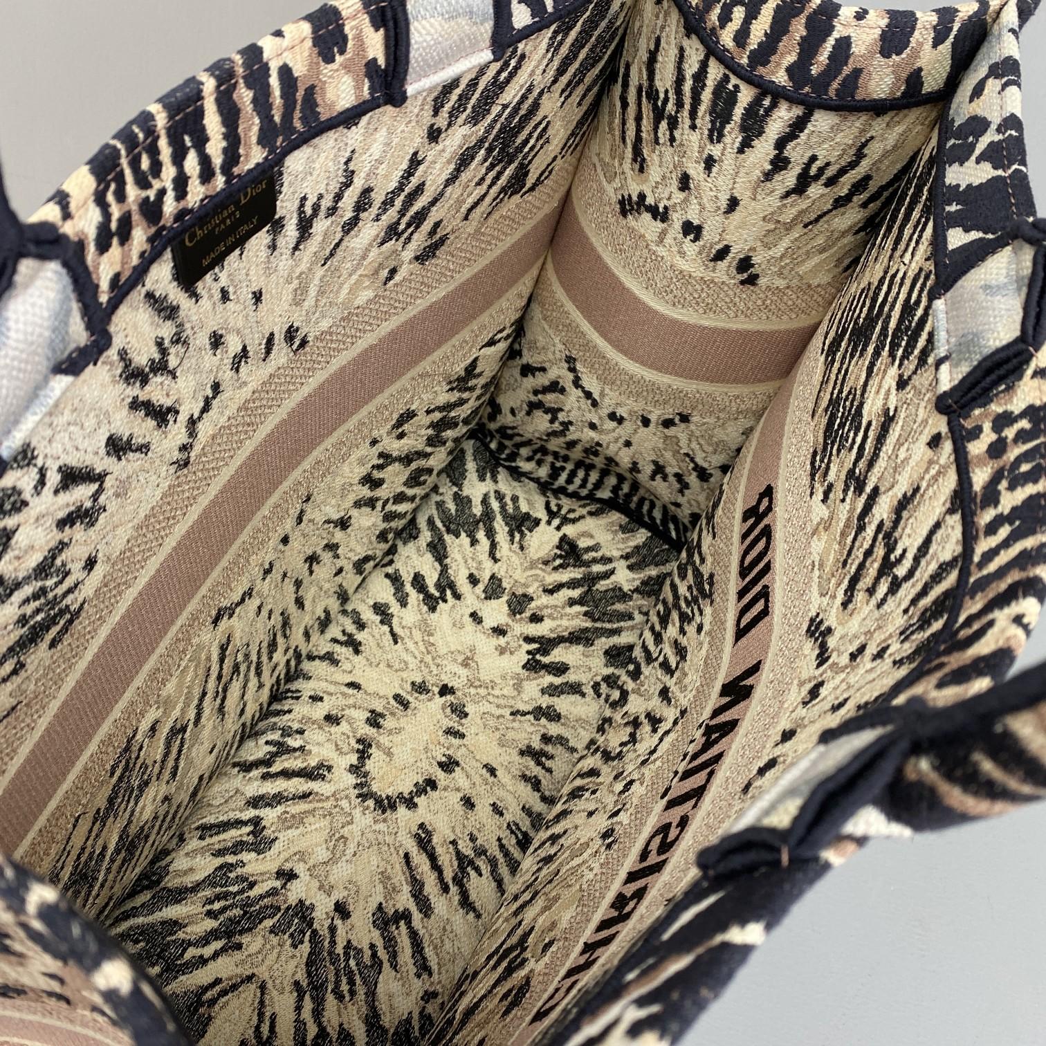 Replica Dior Book Tote Dior Rnave D'Infini Embroidery - Image 4