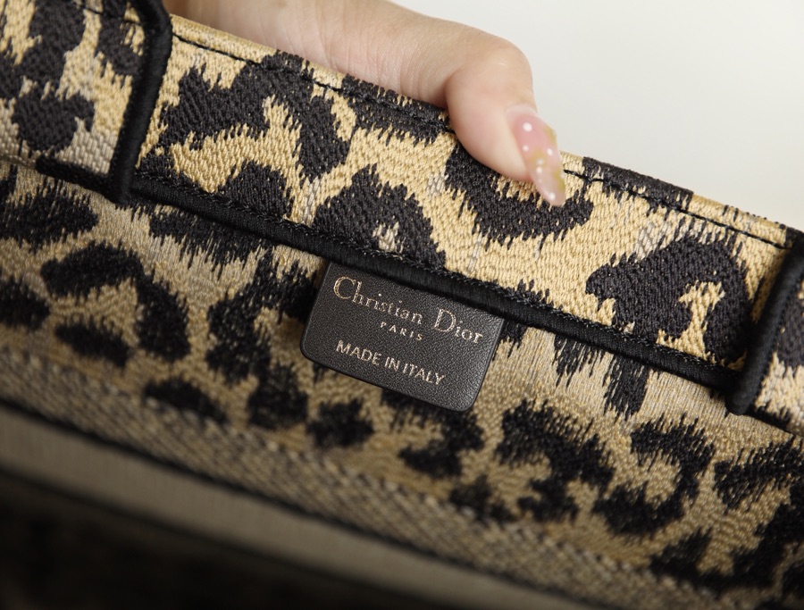 Replica Dior Book Tote Medium Beige Multicolor Mizza Embroidery M1296Zrhm_M918 - Image 3