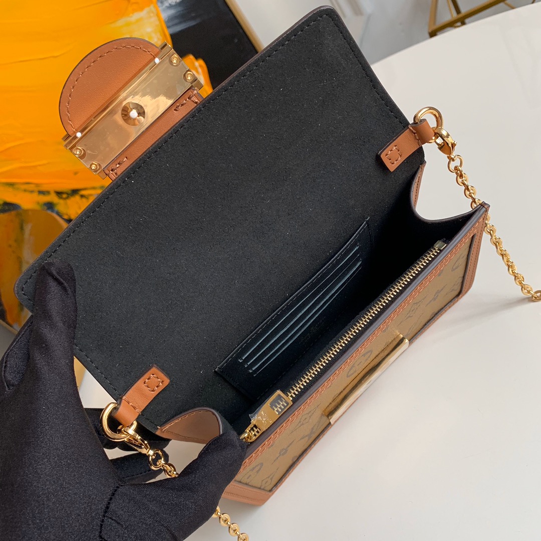 Replica Louis Vuitton Dauphine Chain Wallet M68746 - Image 3