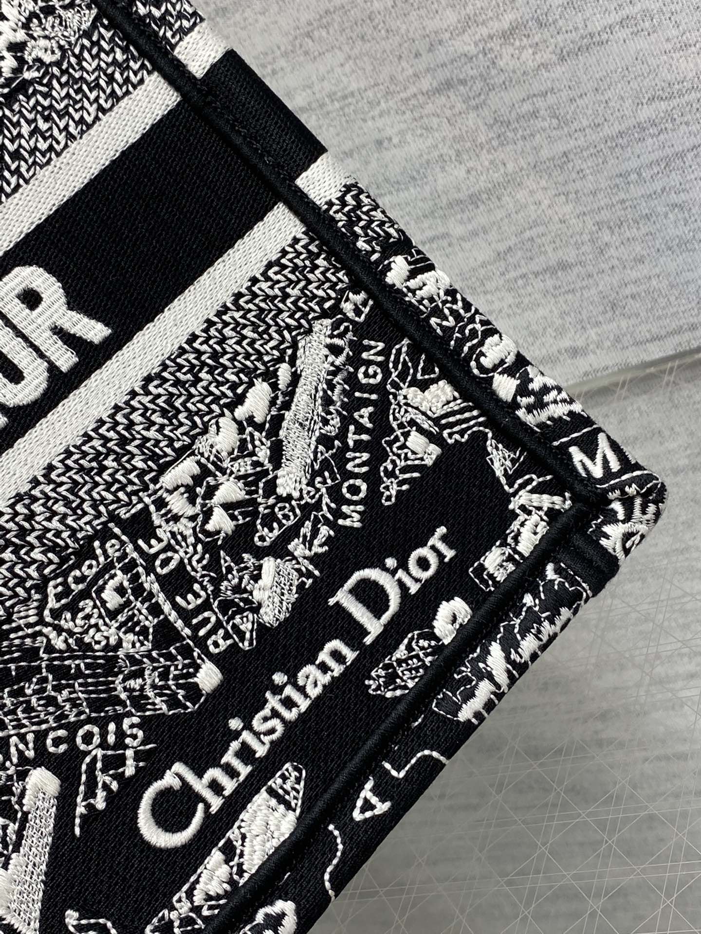 Replica Dior Book Tote Large Black And White Plan De Paris Embroidery M1265Zomp_M993 - Image 6