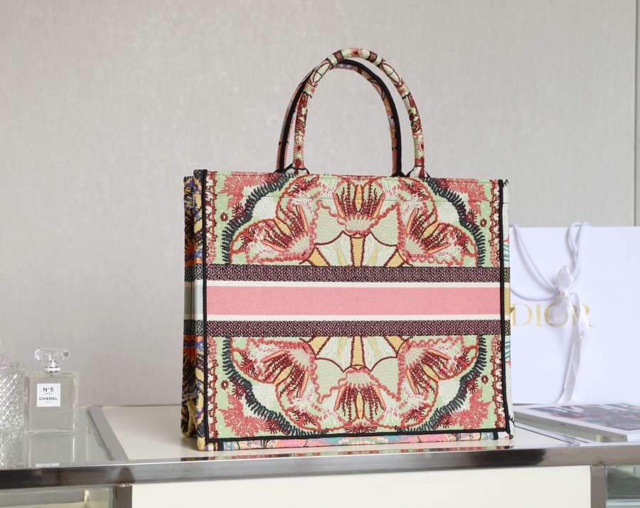 Replica Dior Book Tote Large Powder Pink Dior Jardin Magique Embroidery - Image 5
