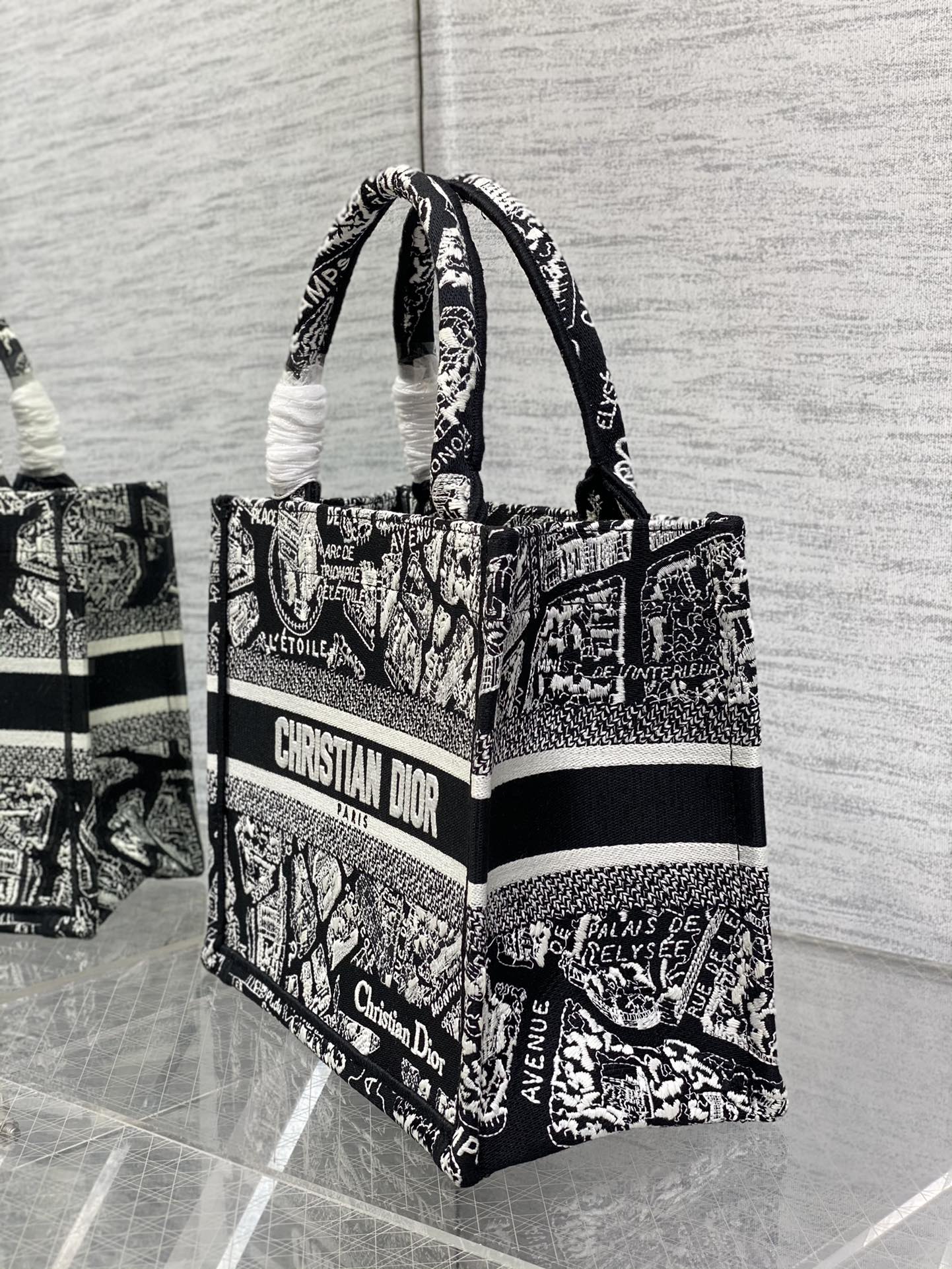 Replica Dior Book Tote Large Black And White Plan De Paris Embroidery M1265Zomp_M993 - Image 7
