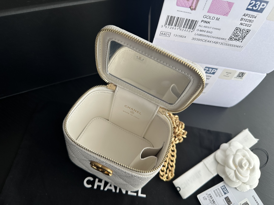 Replica Chanel Clutch With Chain Grained Calfskin & Gold-Tone Metal White Ap3203 - Image 4