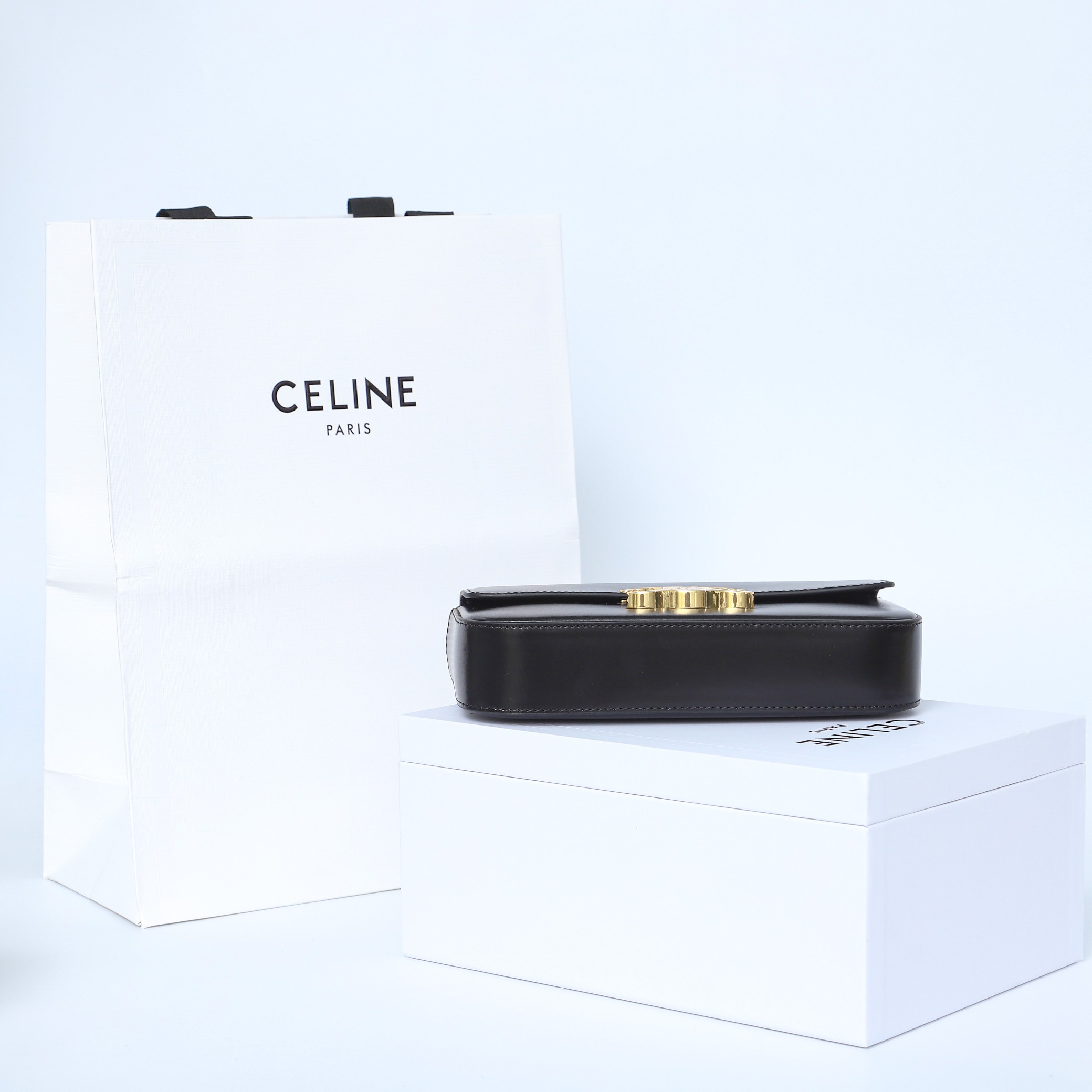 Replica Celine Chain Shoulder Bag Triomphe In Shiny Calfskin Gold - Image 4