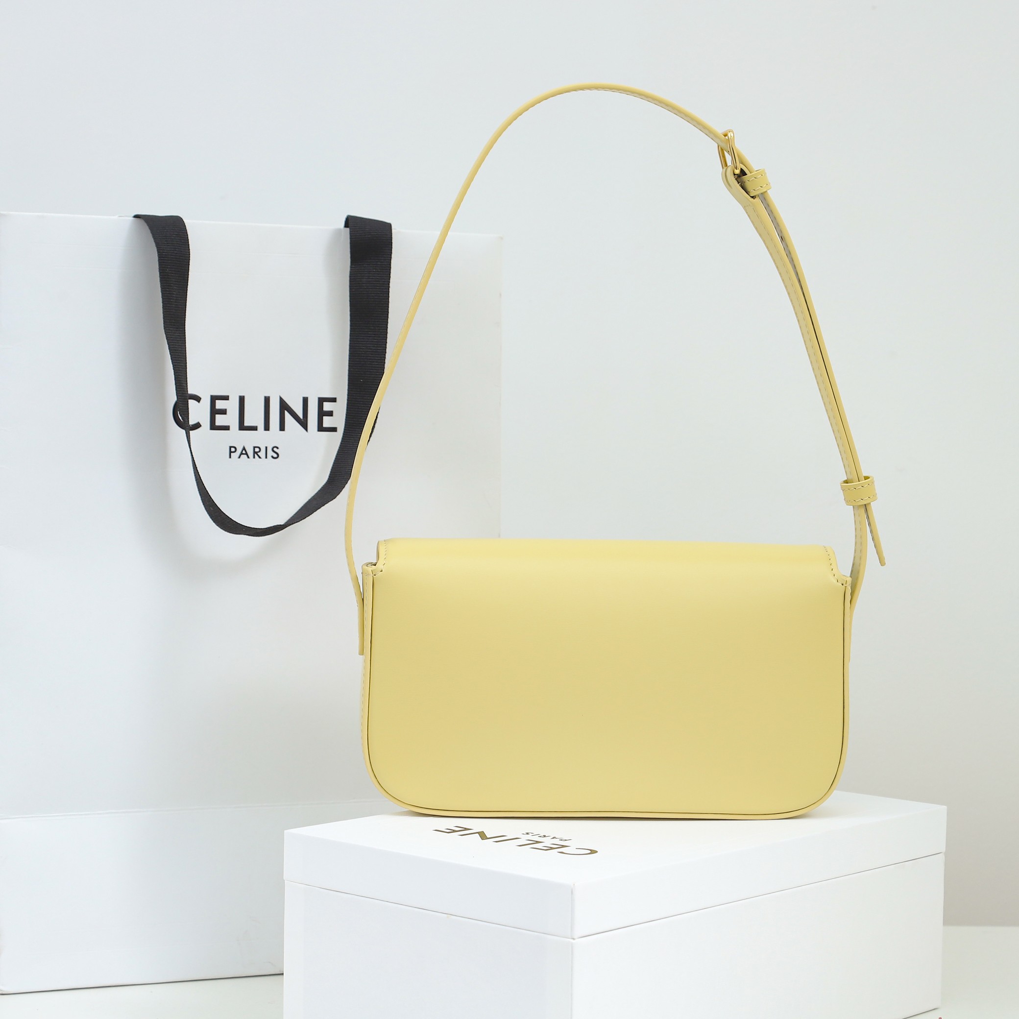 Replica Celine Shoulder Bag Triomphe In Shiny Calfskin Yellow - Image 6