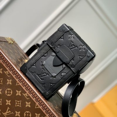 Replica Louis Vuitton Vertical Trunk Wearable Wallet M82070