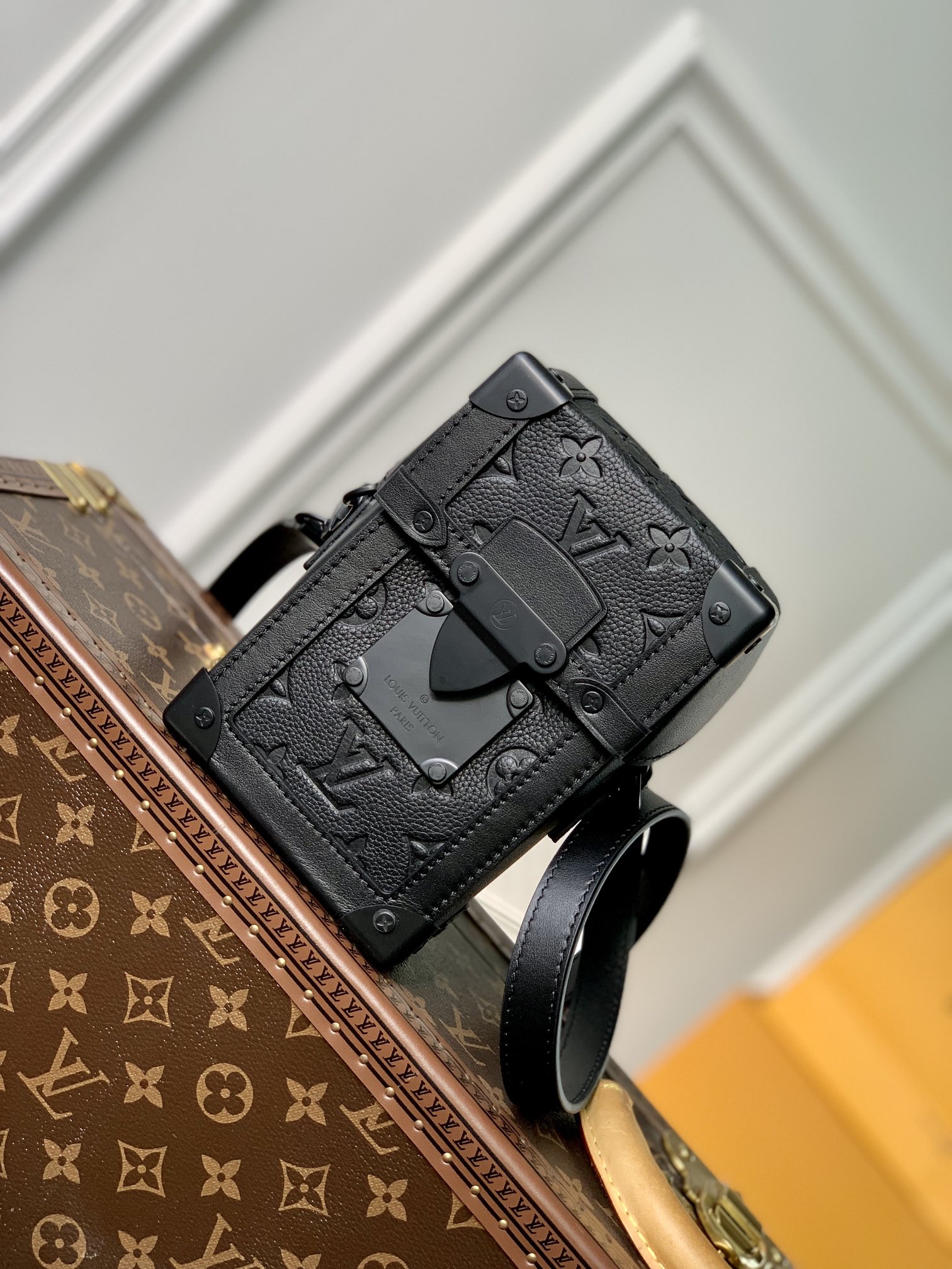 Replica Louis Vuitton Vertical Trunk Wearable Wallet M82070