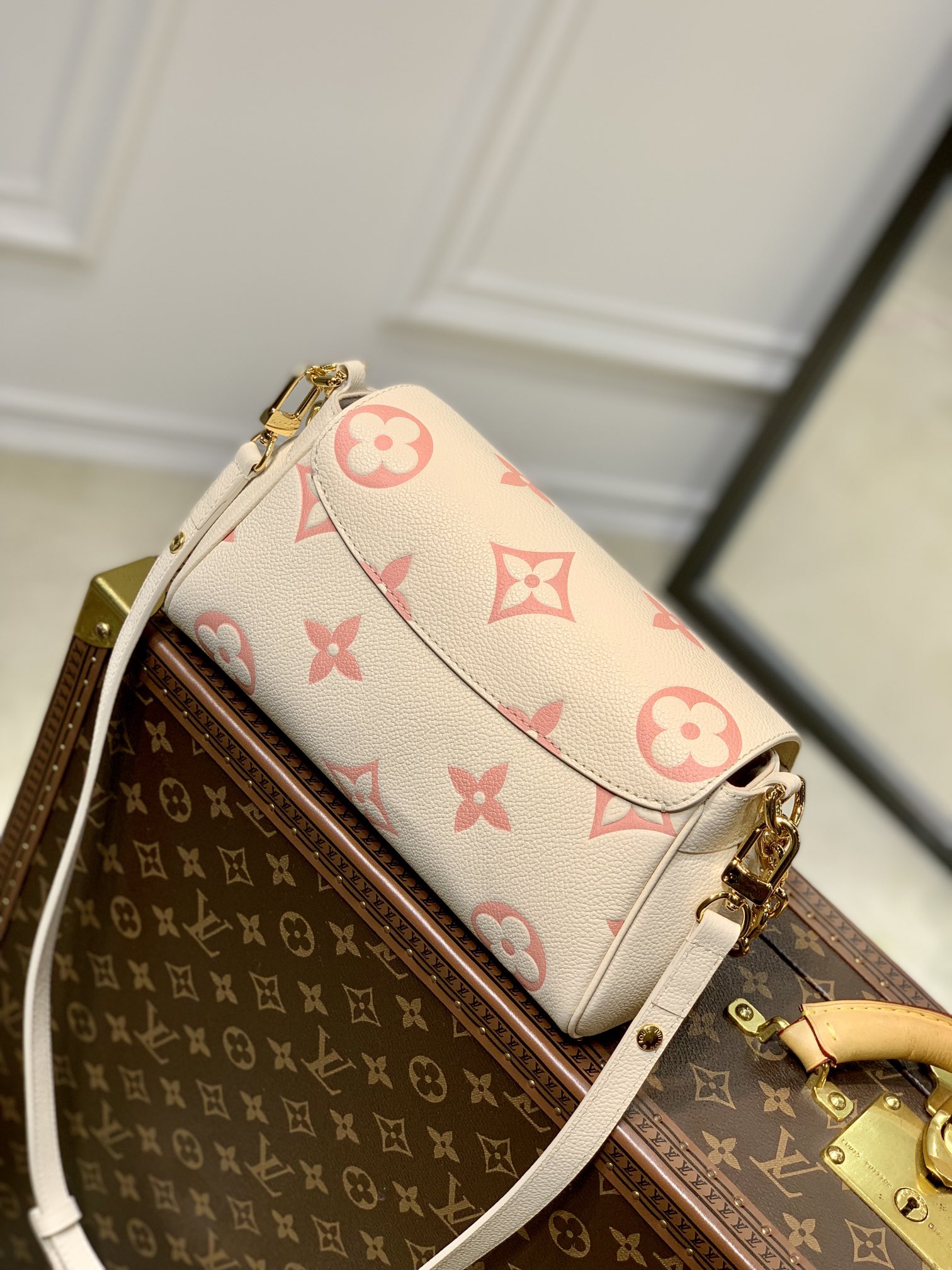 Replica Louis Vuitton Favorite M46393 - Image 6