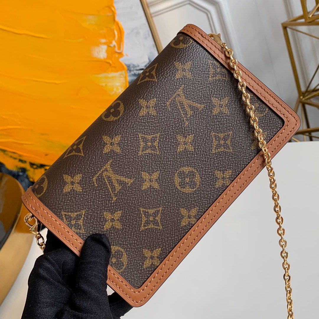 Replica Louis Vuitton Dauphine Chain Wallet M68746 - Image 4