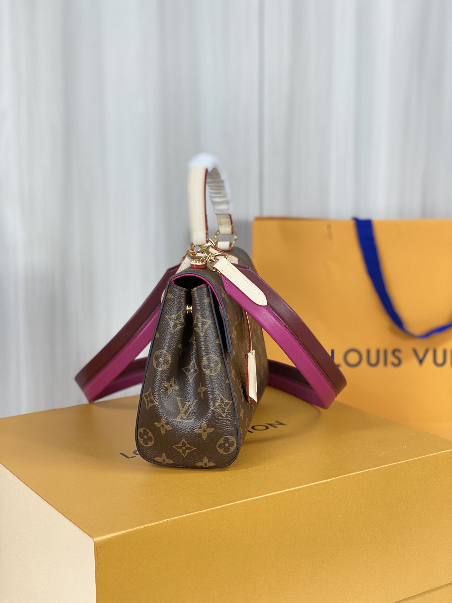Replica Louis Vuitton Monogram Canvas Cluny Mm M42735 - Image 8
