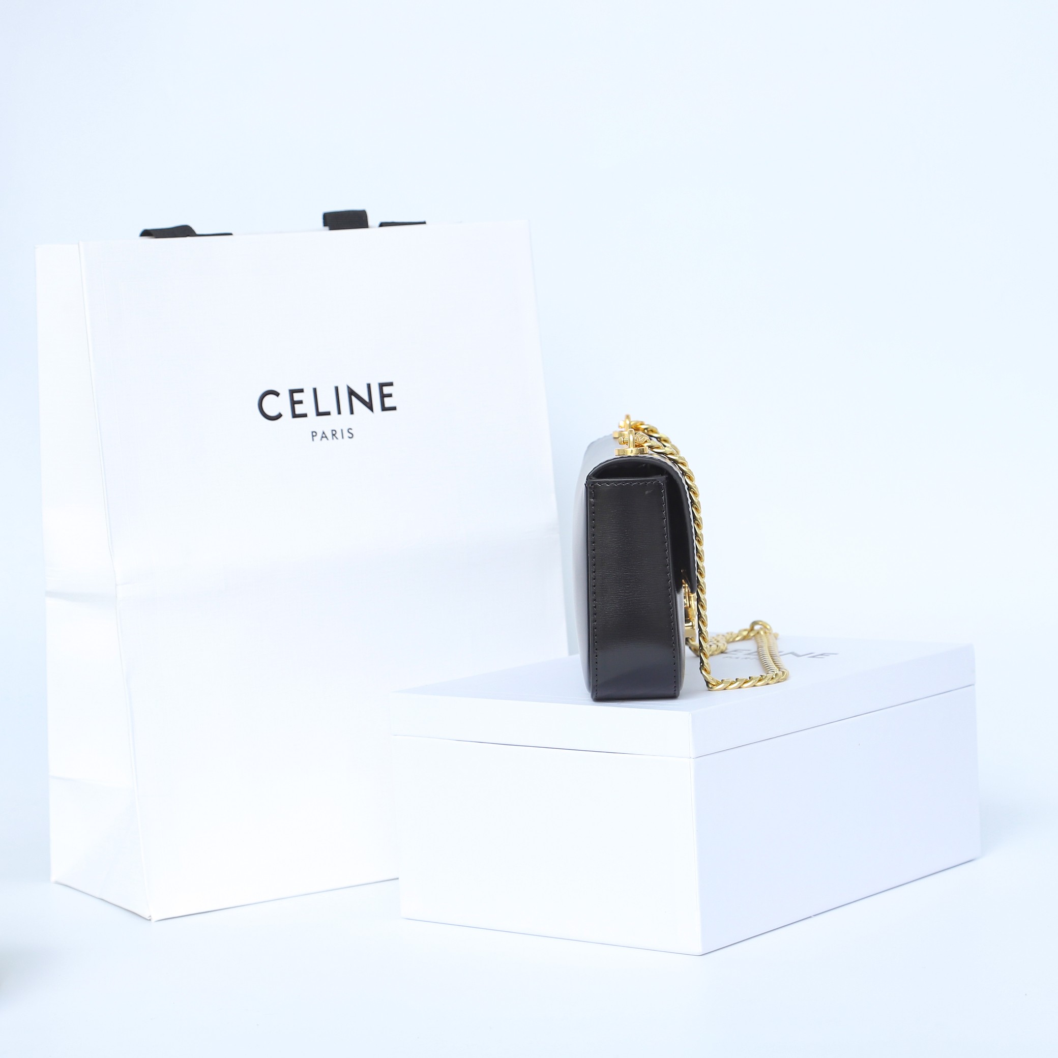 Replica Celine Chain Shoulder Bag Triomphe In Shiny Calfskin Gold - Image 5