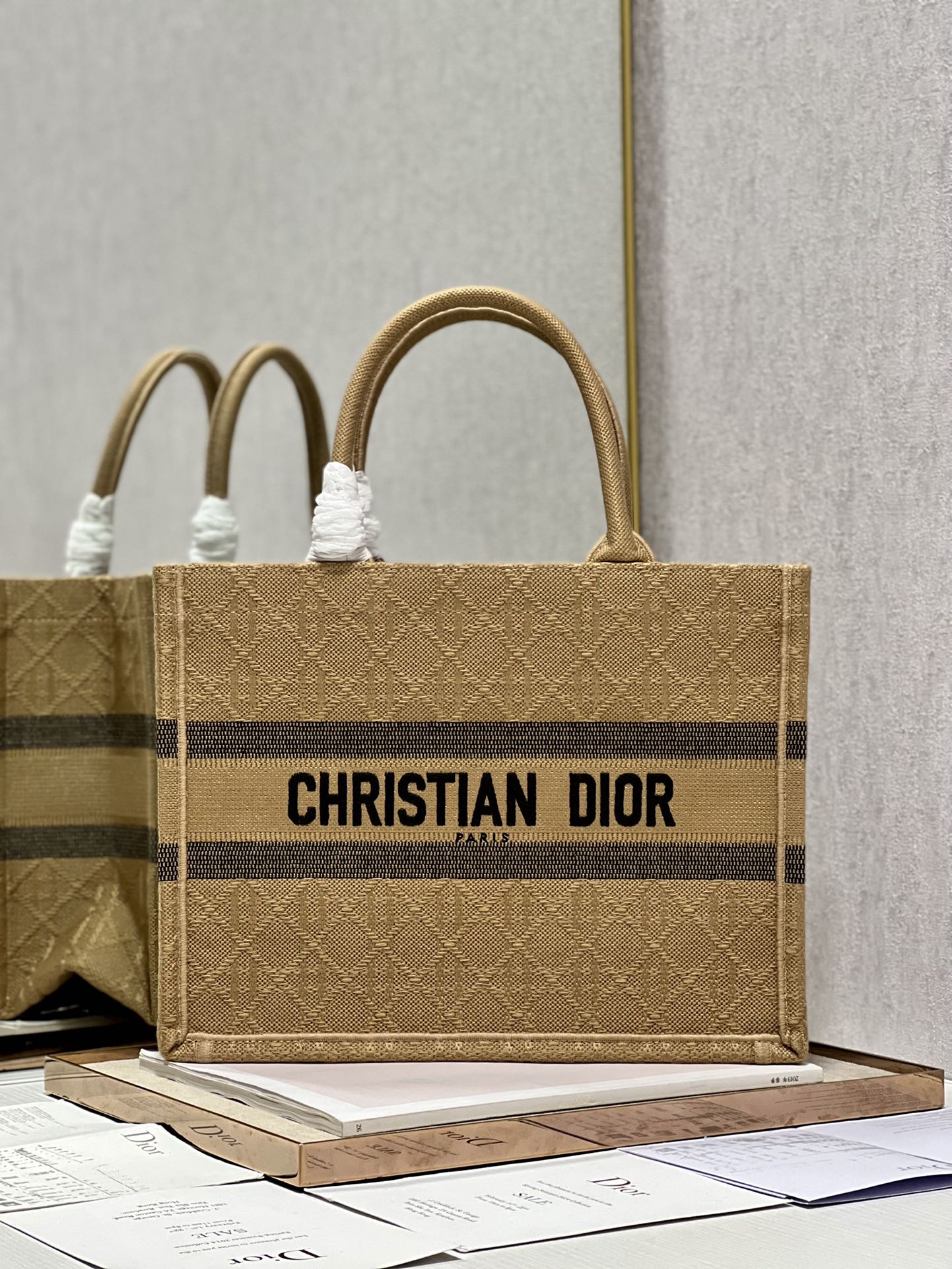 Replica Dior Book Tote Medium Natural Cannage Raffia M1296Zsqd_M925