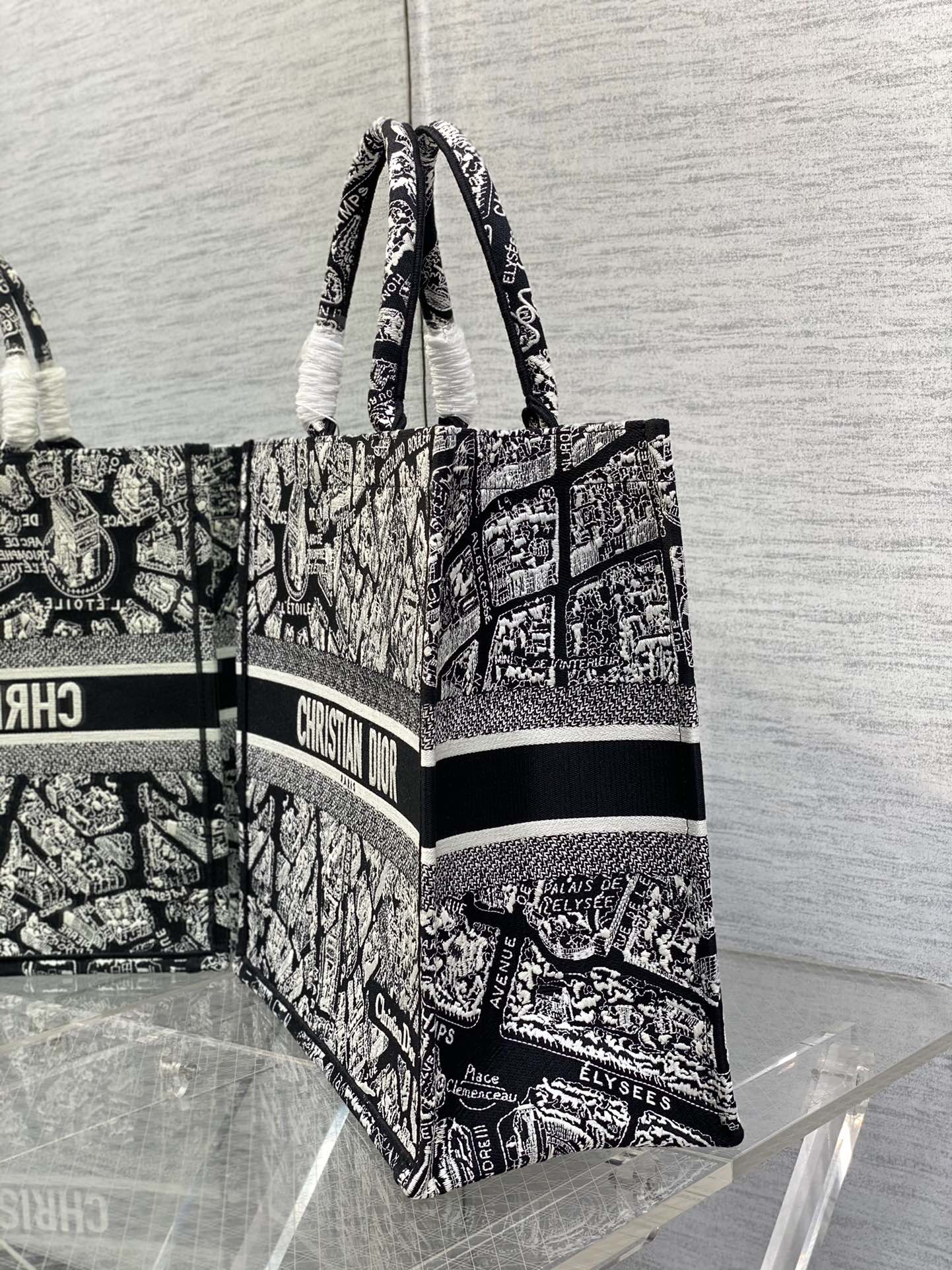 Replica Dior Book Tote Large Black And White Plan De Paris Embroidery M1296Zomp_M993 - Image 5
