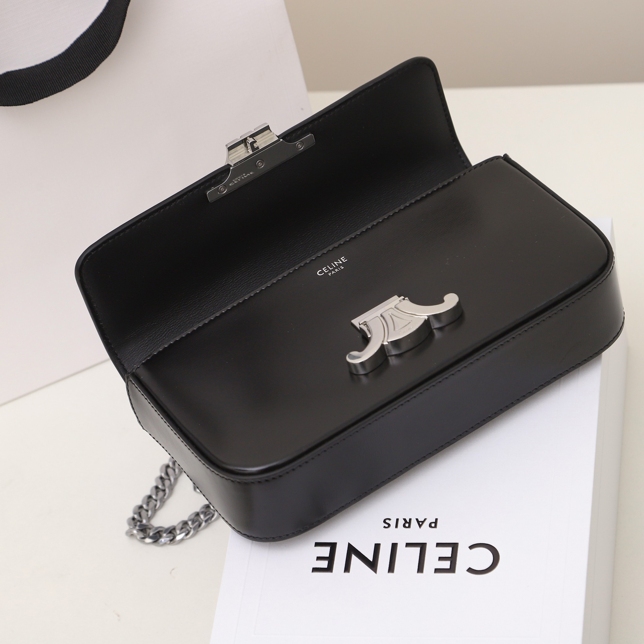 Replica Celine Chain Shoulder Bag Triomphe In Shiny Calfskin Sliver - Image 3