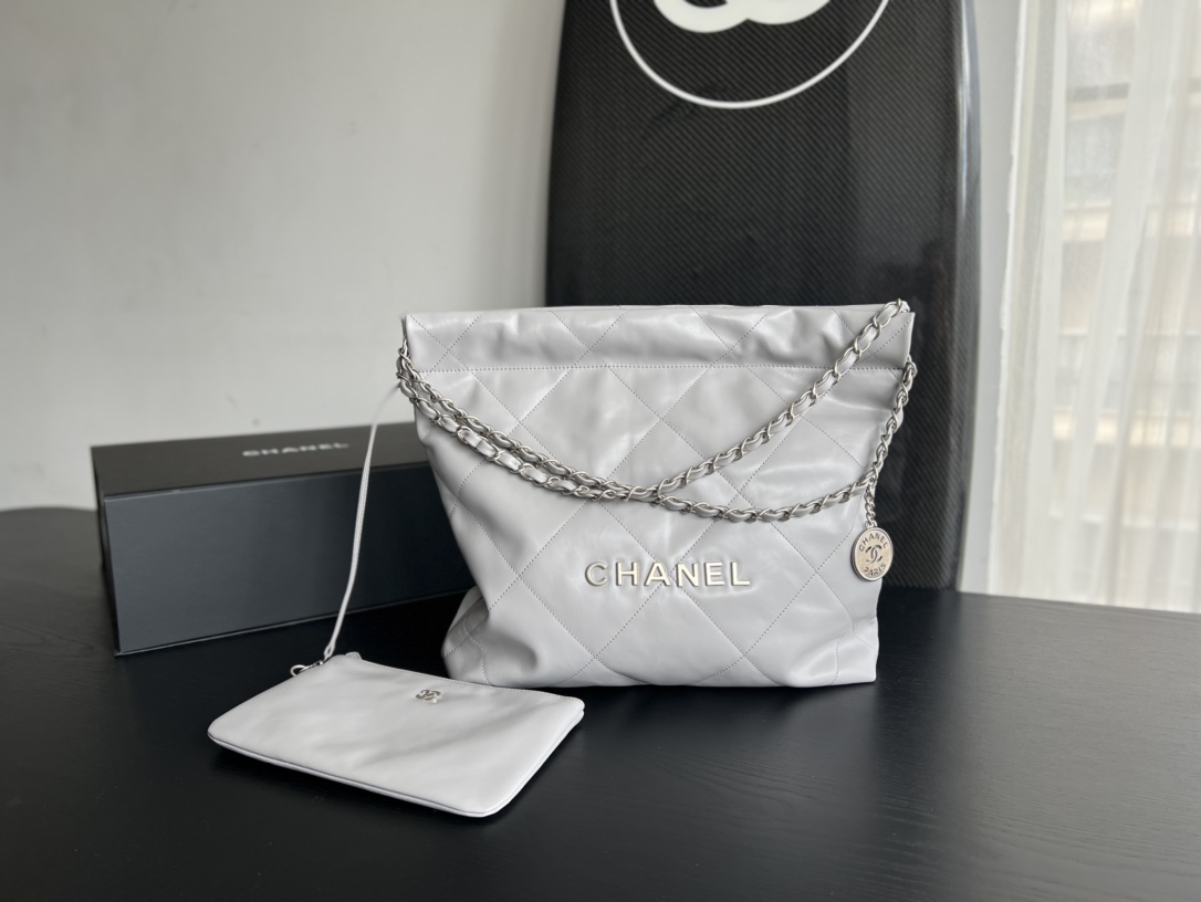 Replica Chanel 22 Bag White