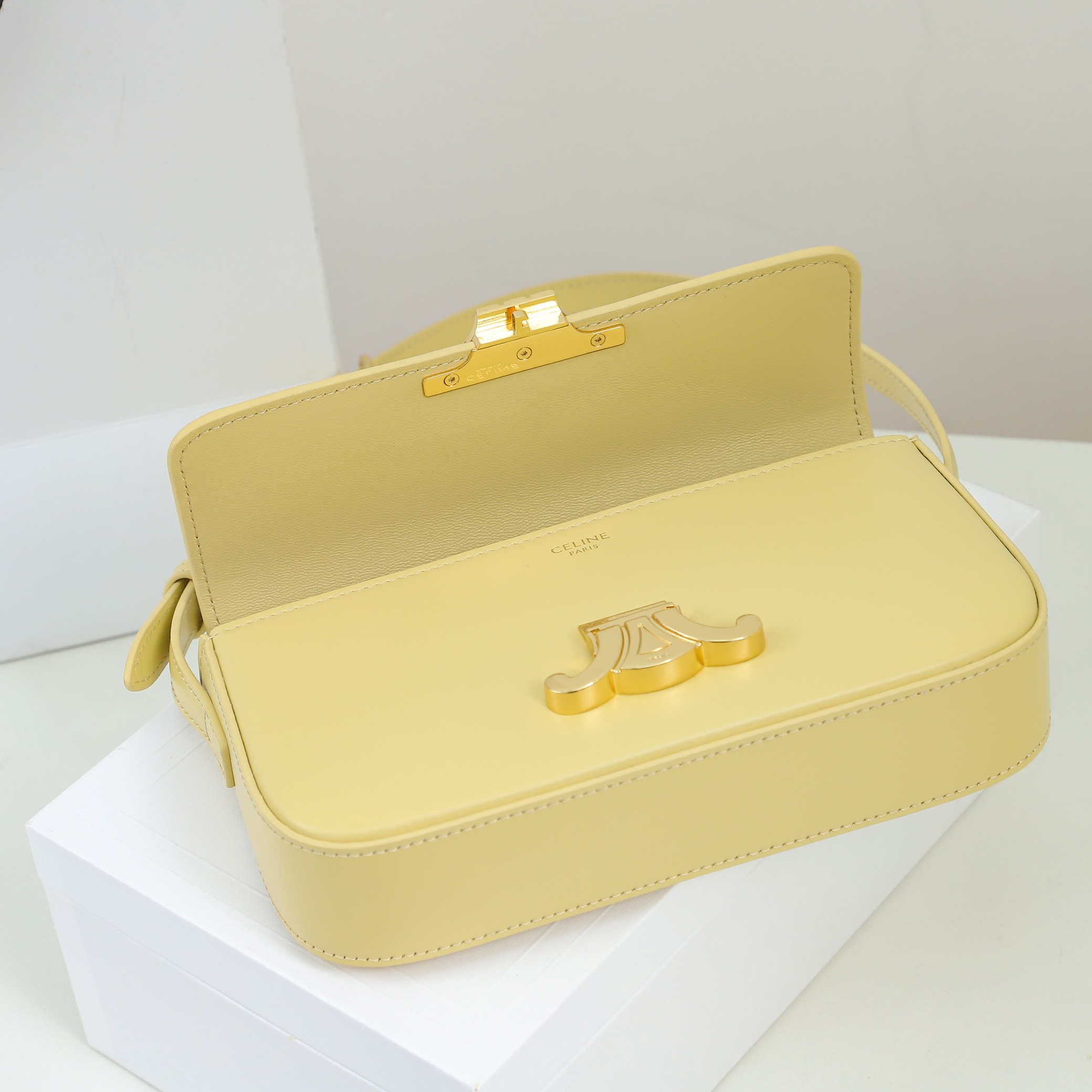 Replica Celine Shoulder Bag Triomphe In Shiny Calfskin Yellow - Image 4