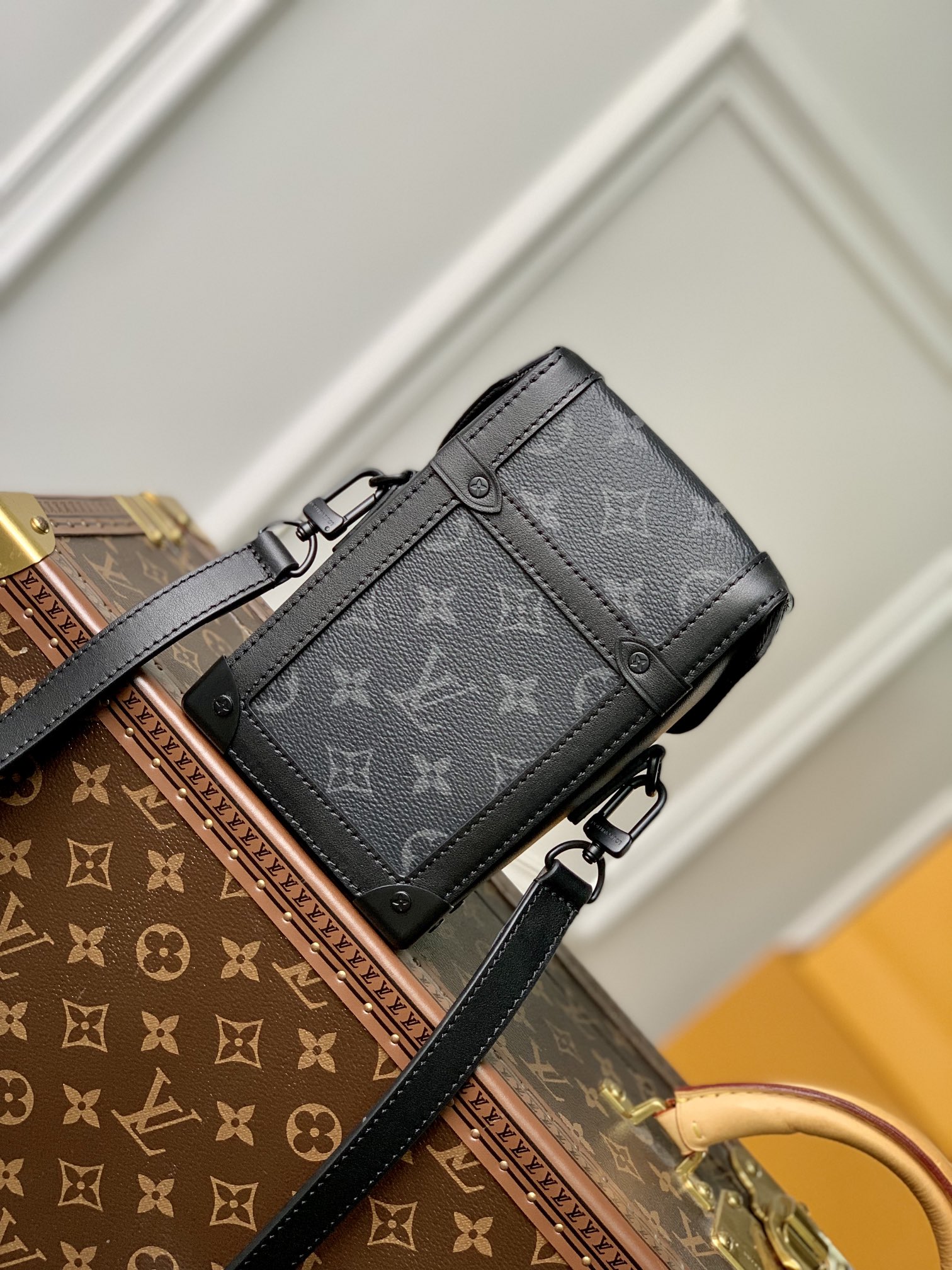 Replica Louis Vuitton Vertical Trunk Wearable Wallet M82077 - Image 6
