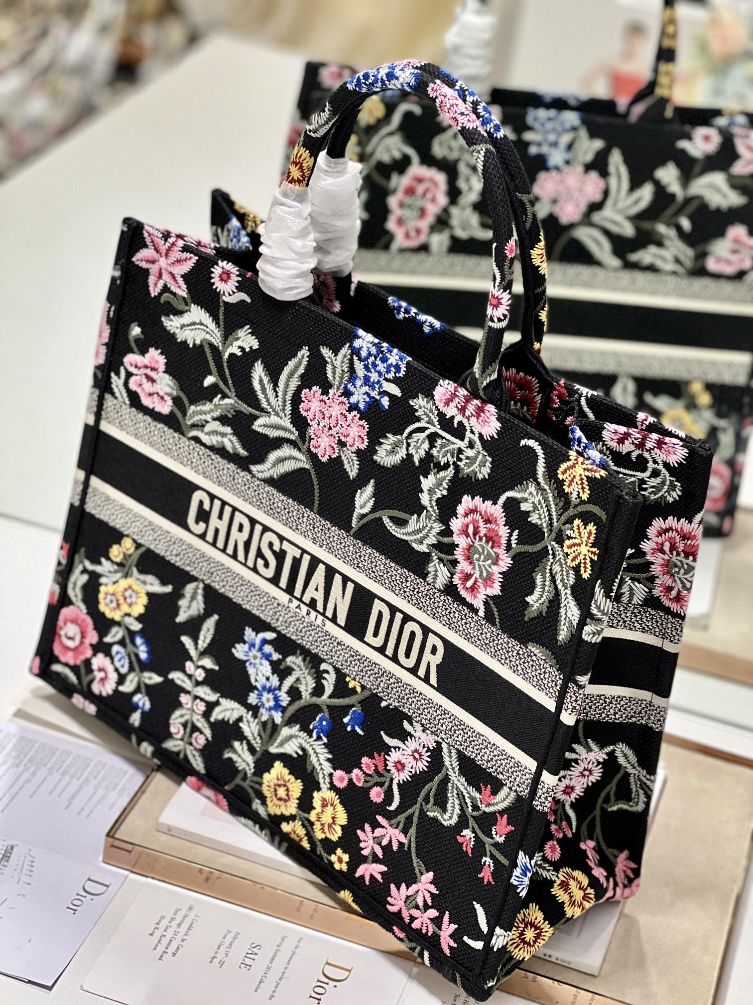 Replica Dior Book Tote Large Black Multicolor Dior Petites Fleurs Embroidery M1286Zeau_M911 - Image 8