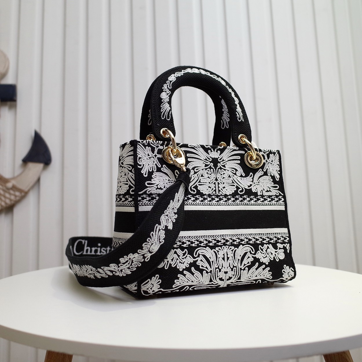 Replica Dior Medium Lady D-Lite Bag M0565Omdv_M993 - Image 5