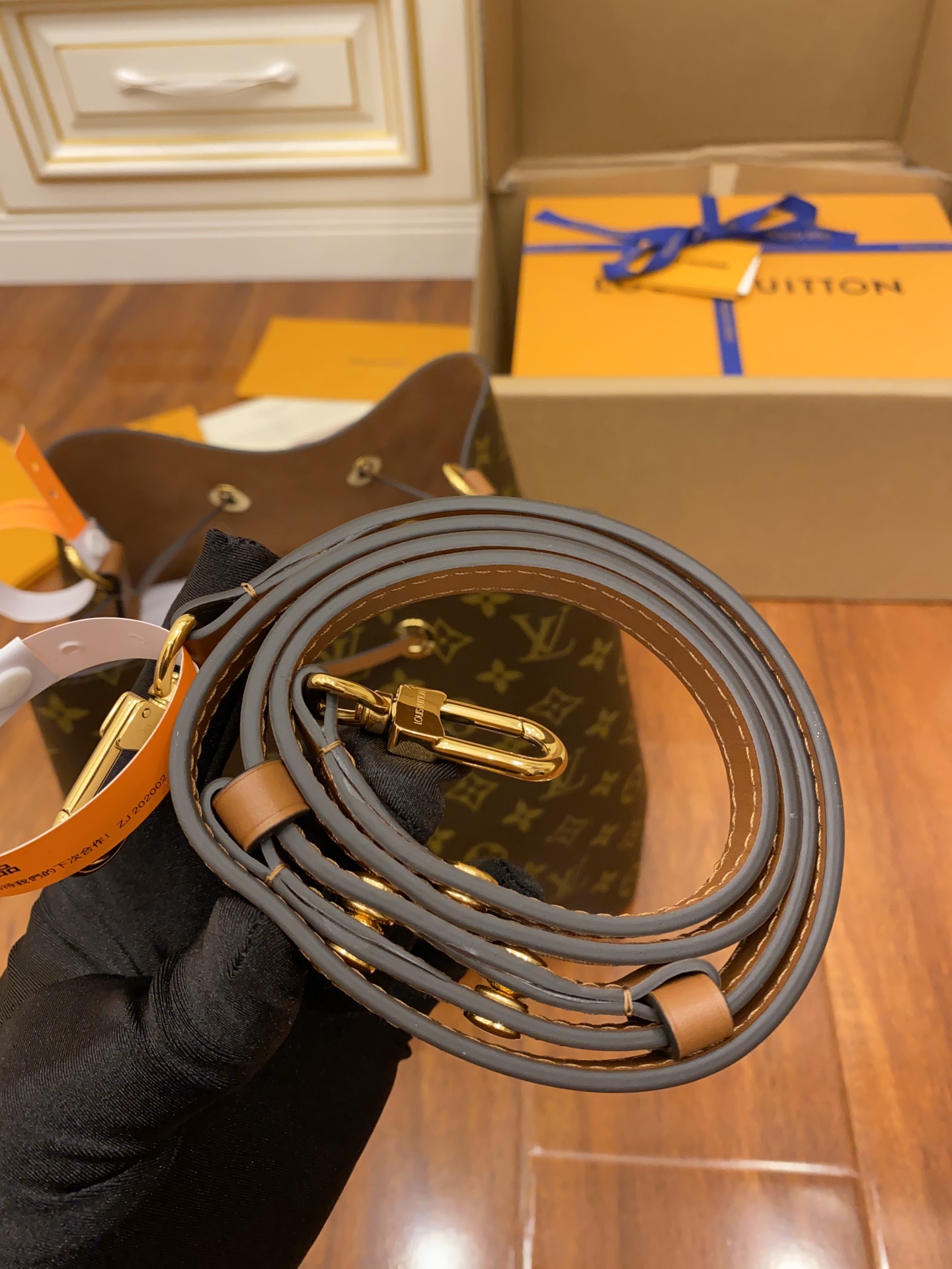 Replica Louis Vuitton Neonoe Mm M44887 - Image 5