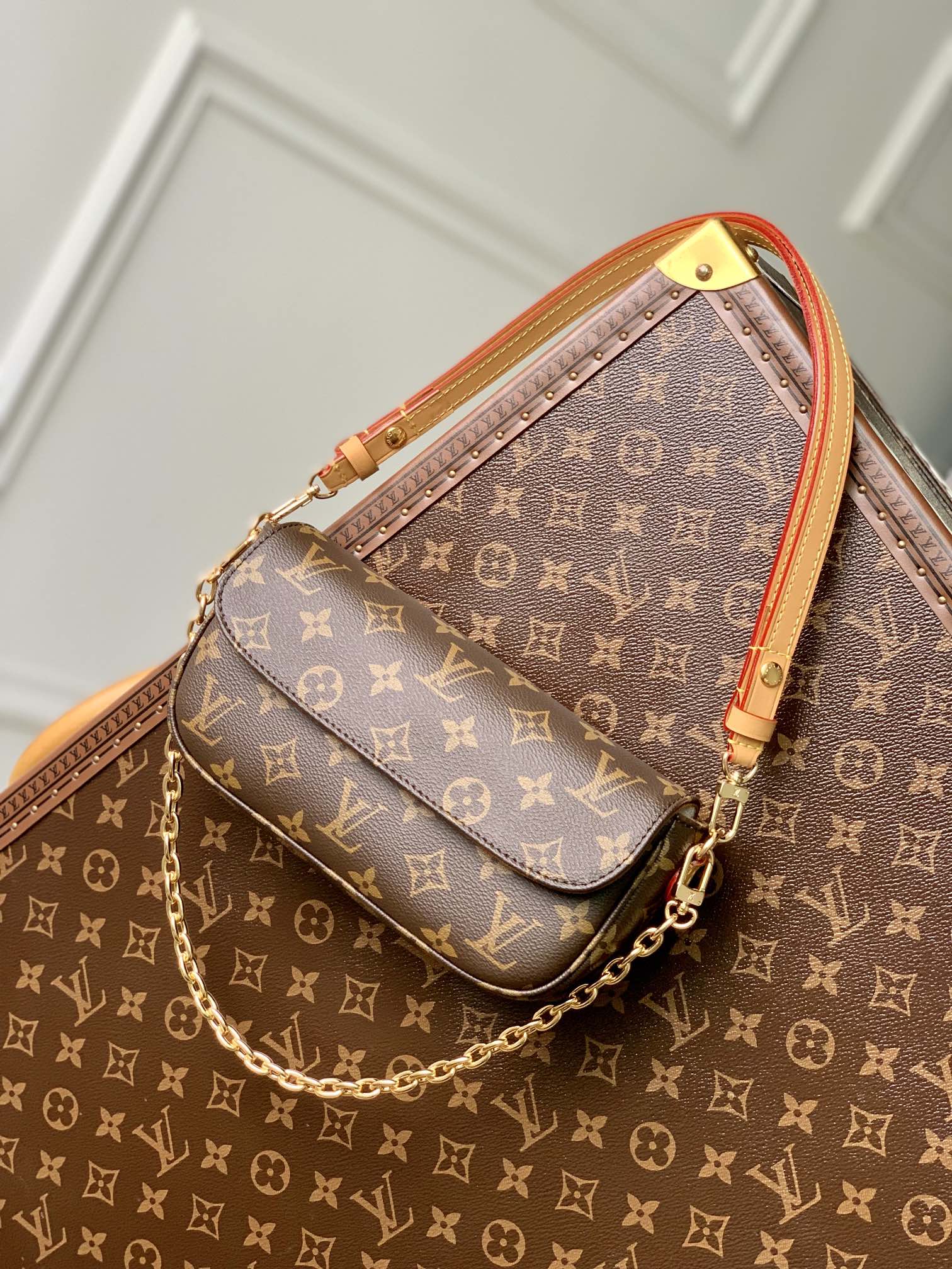 Replica Louis Vuitton Wallet On Chain Ivy M81911 - Image 4