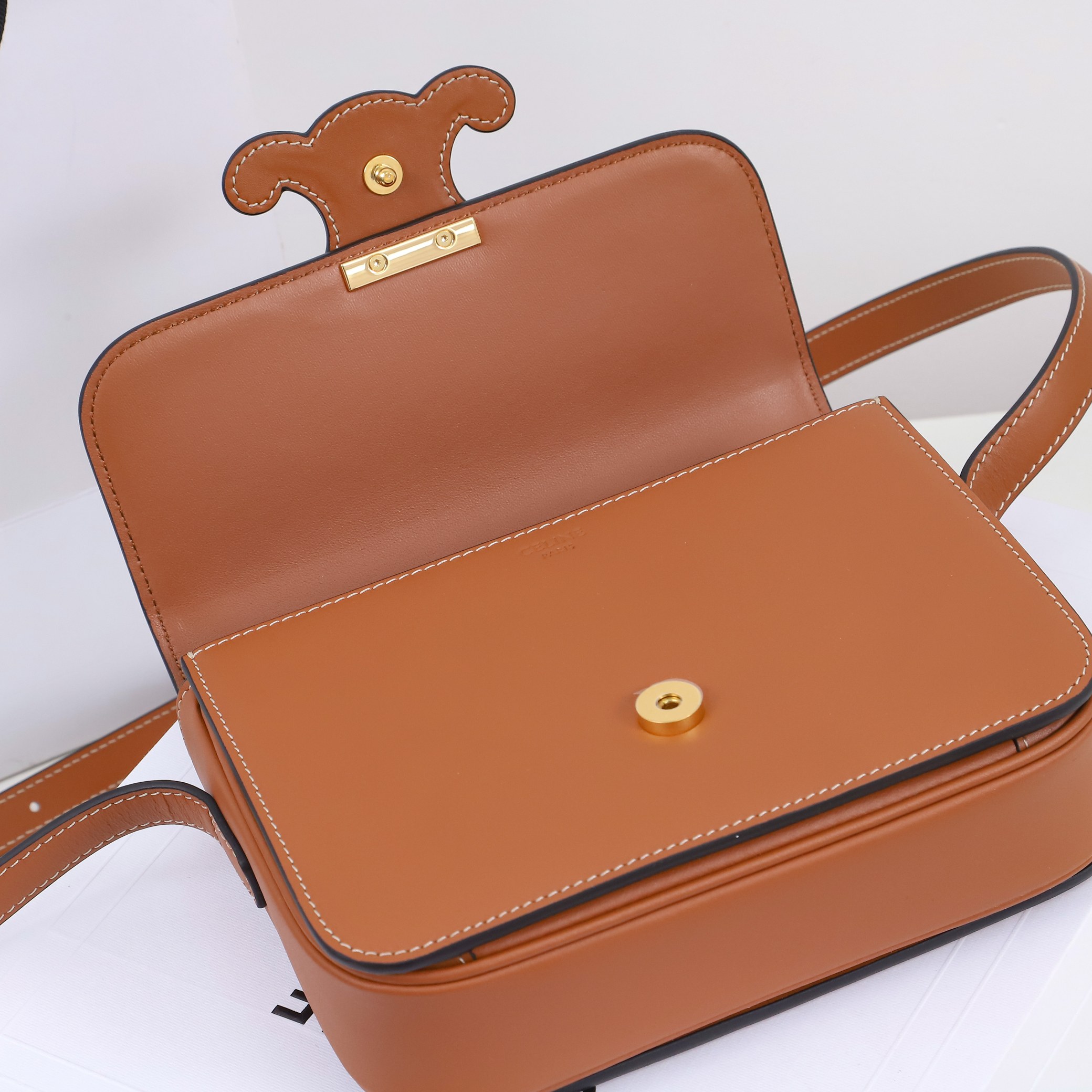 Replica Celine Classique Cuir Triomphe Bag In Natural Calf Skin - Image 3
