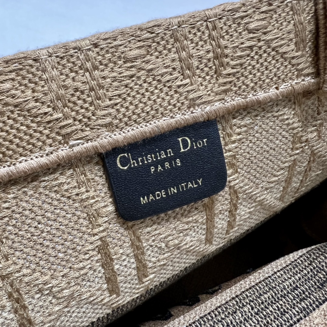 Replica Dior Book Tote Medium Natural Cannage Raffia M1296Zsqd_M925 - Image 3