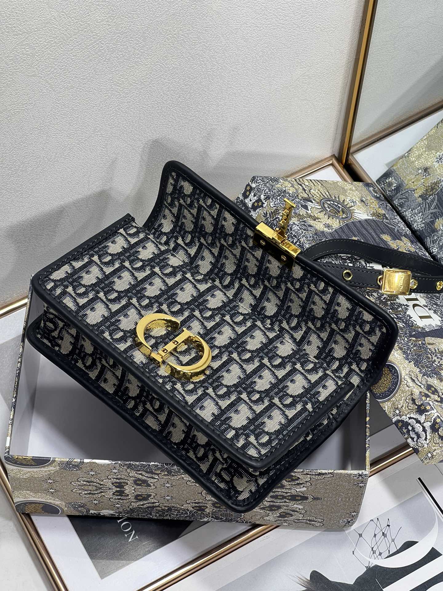 Replica Dior 30 Montaigne Bag Blue Dior Oblique Jacquard M9208Utzq_M928 - Image 2