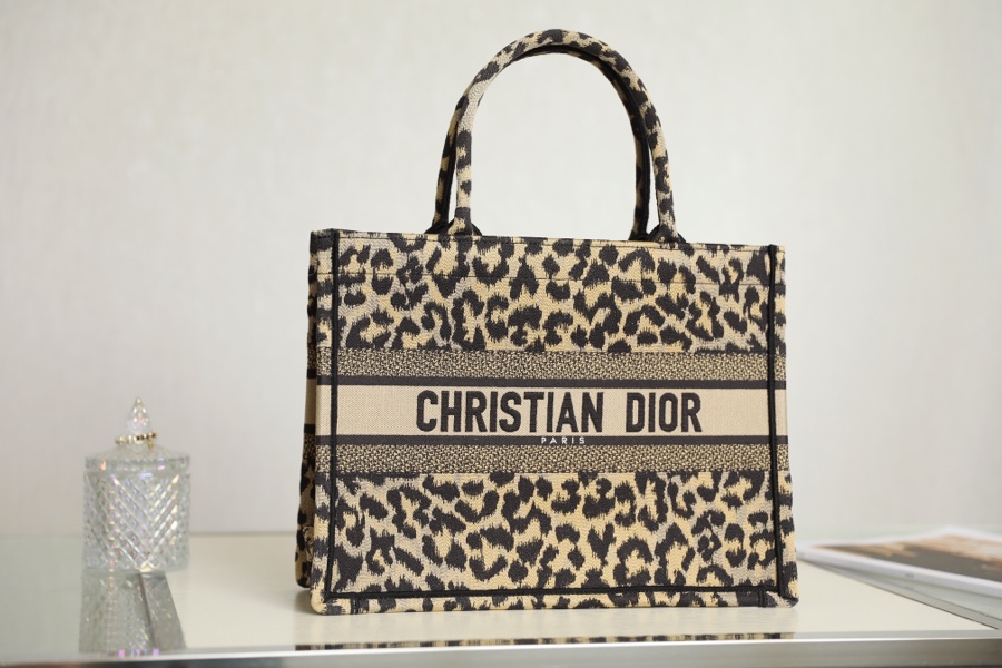 Replica Dior Book Tote Medium Beige Multicolor Mizza Embroidery M1296Zrhm_M918