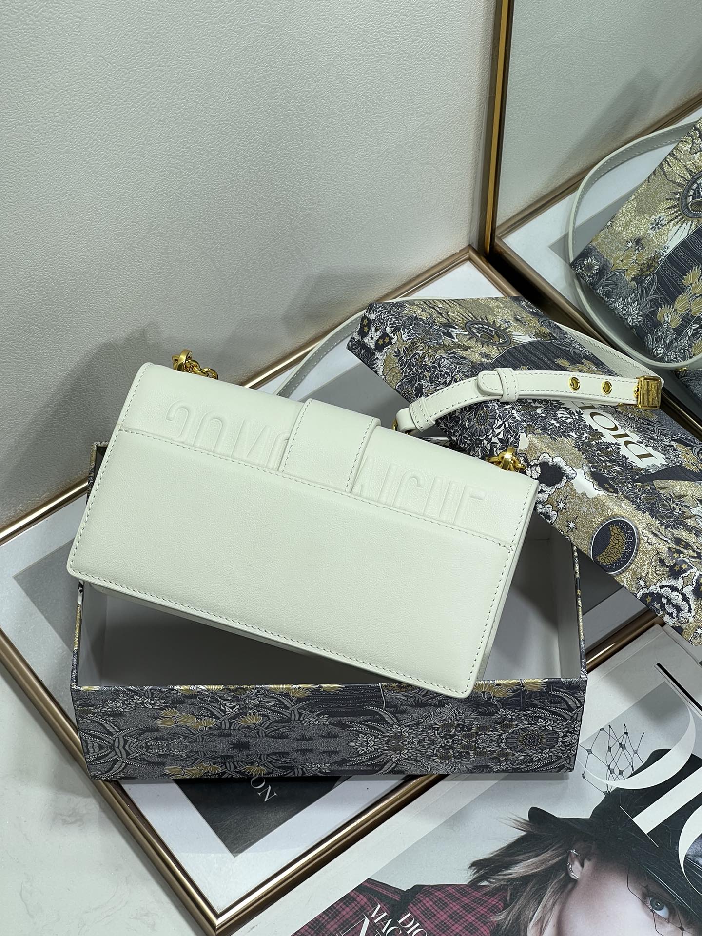 Replica Dior 30 Montaigne Bag White Box Calfskin S2110Umos_M991 - Image 9