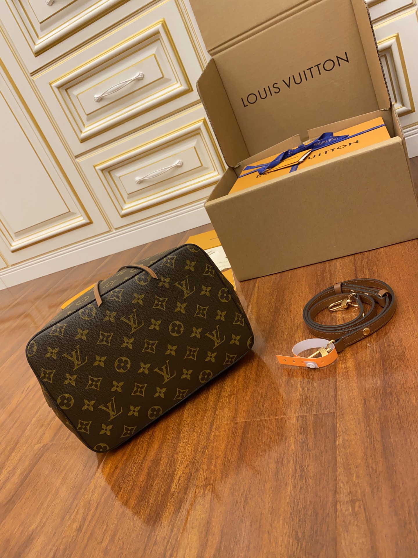 Replica Louis Vuitton Neonoe Mm M44887 - Image 3