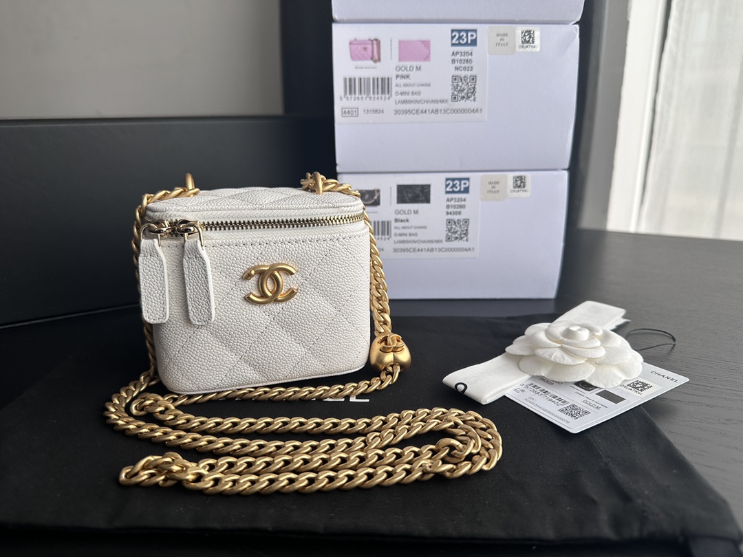 Replica Chanel Clutch With Chain Grained Calfskin & Gold-Tone Metal White Ap3203